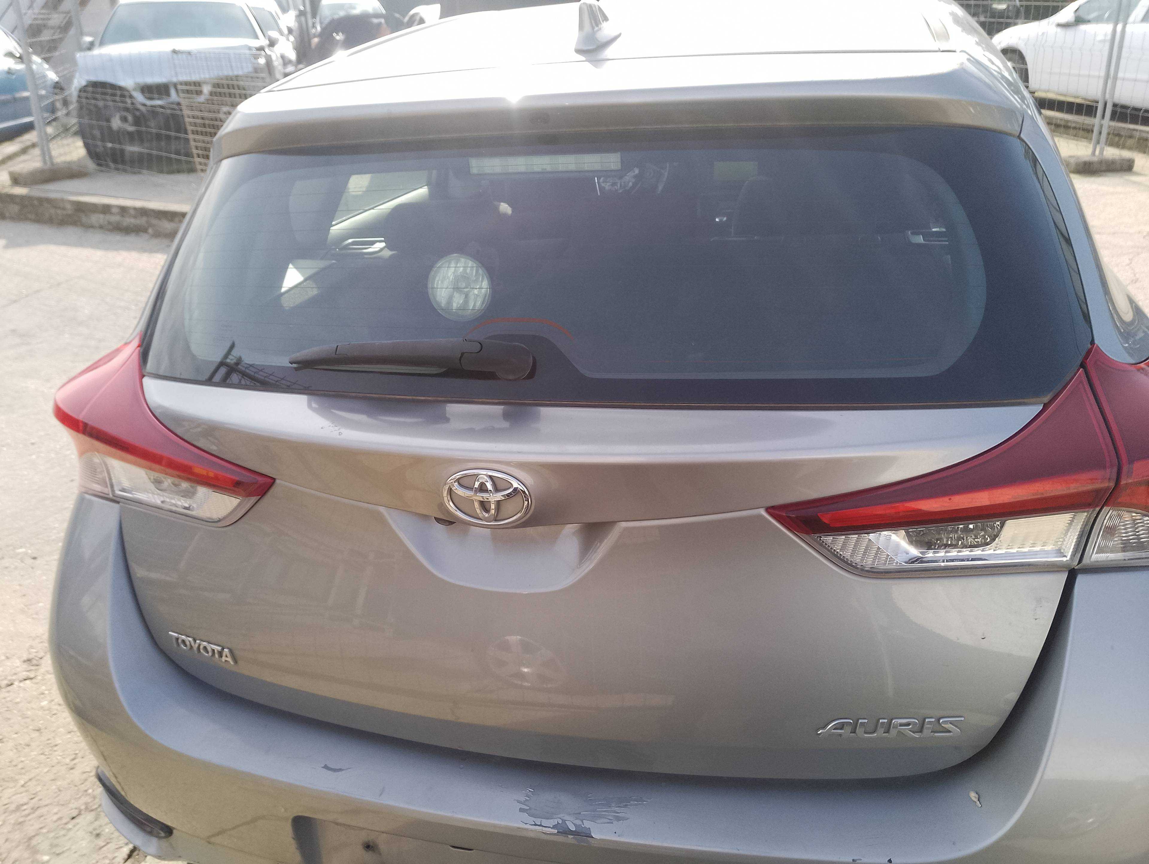 Recambio de porton trasero para toyota auris active referencia OEM IAM   