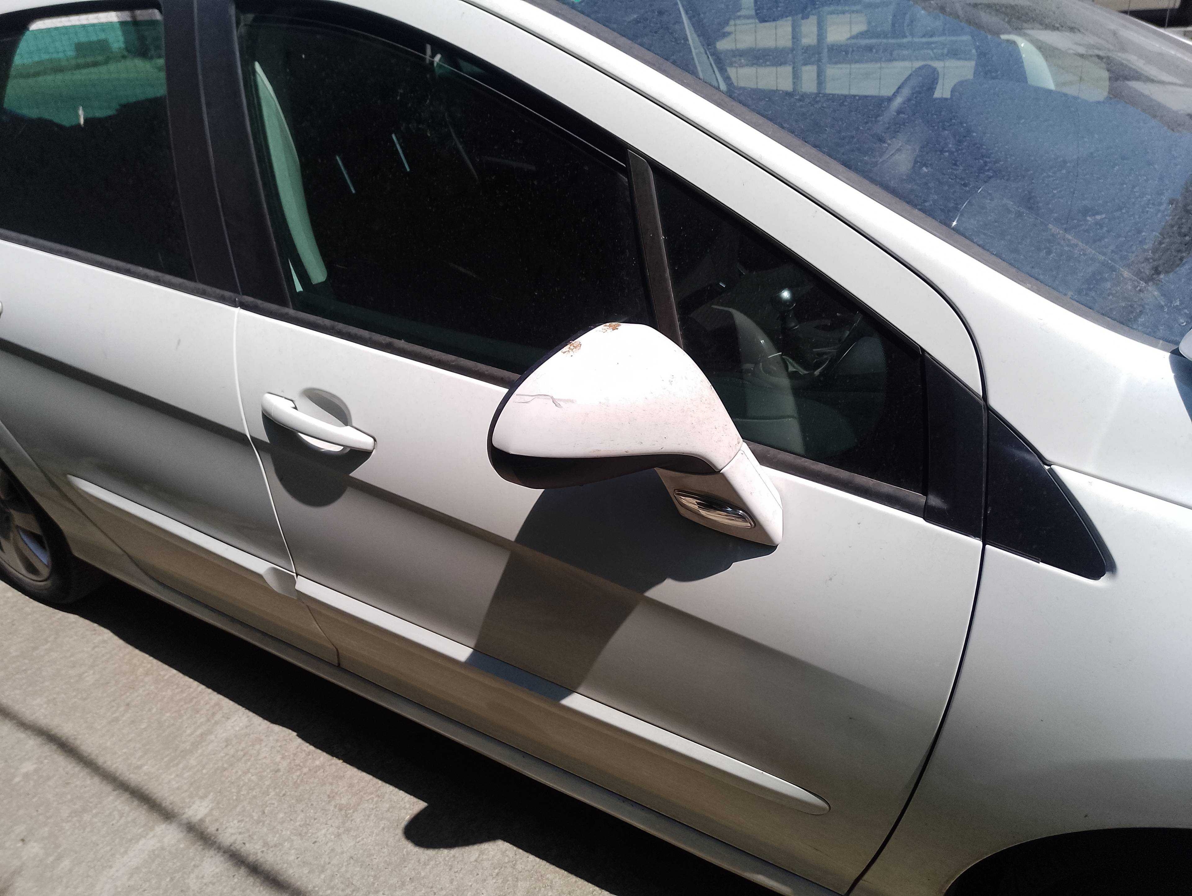 Recambio de puerta delantera derecha para peugeot 308 sw sportium referencia OEM IAM   