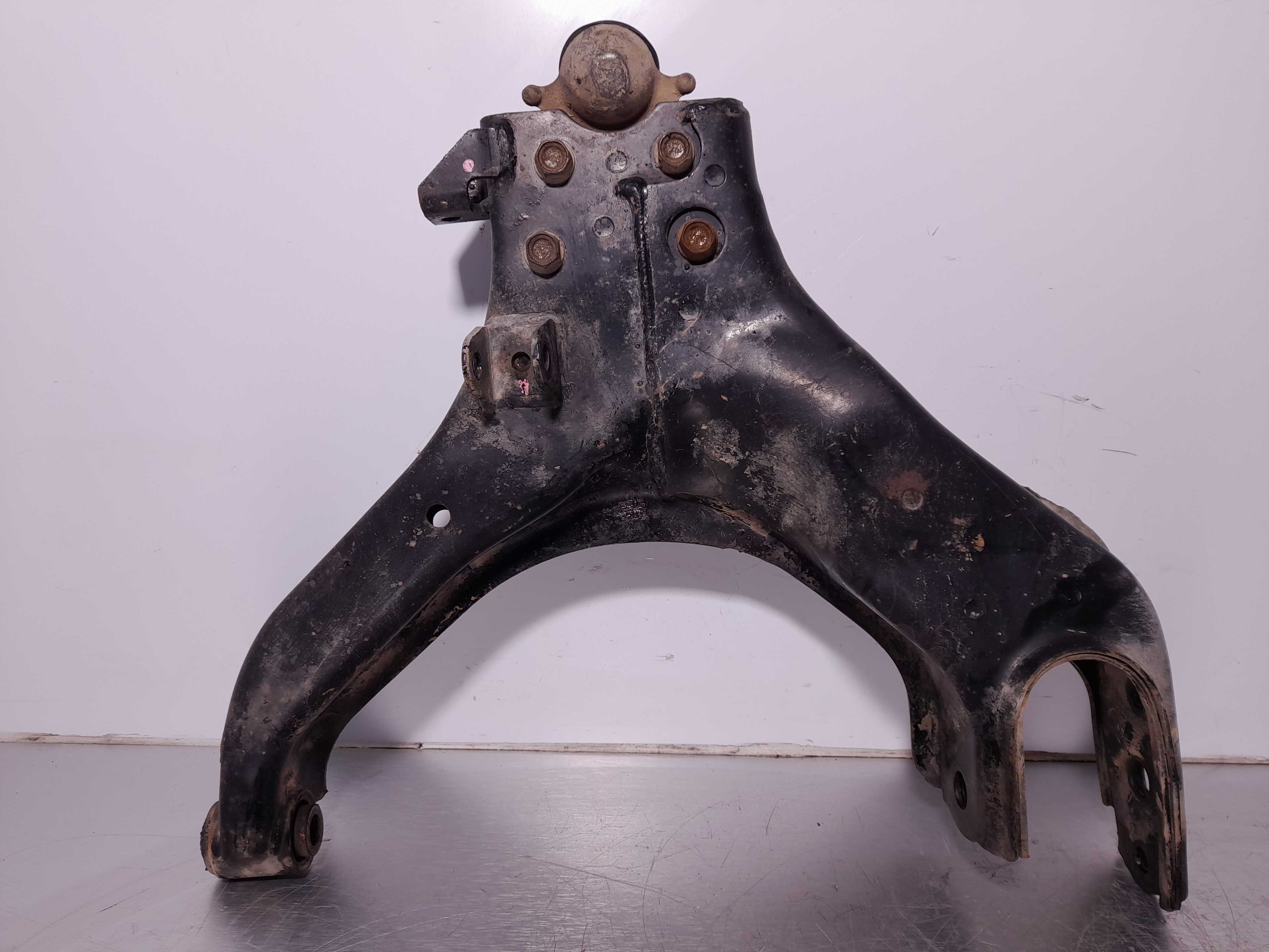 Recambio de brazo suspension inferior delantero derecho para isuzu d-max crew cab 4wd referencia OEM IAM   