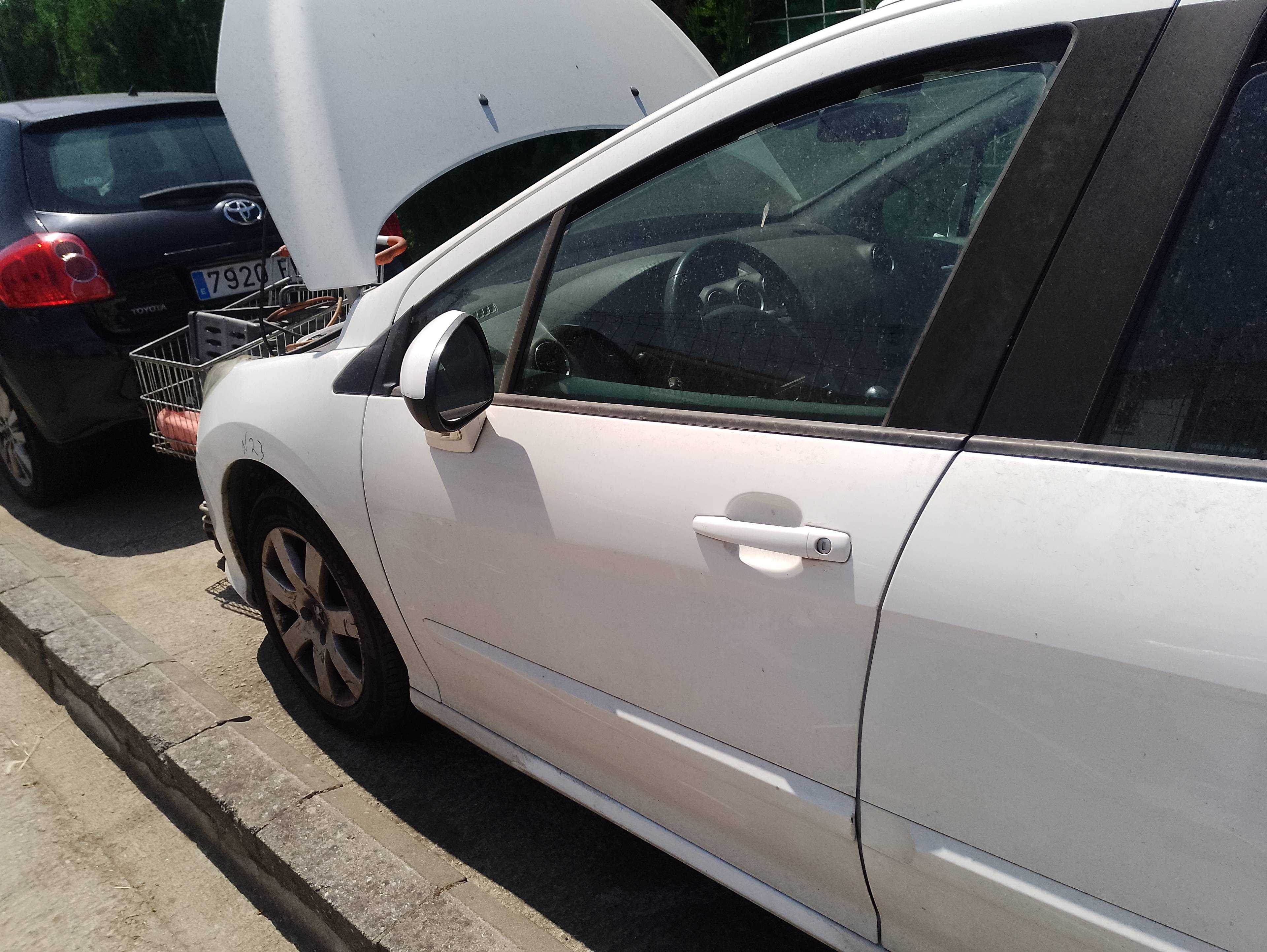 Recambio de puerta delantera izquierda para peugeot 308 sw sportium referencia OEM IAM   