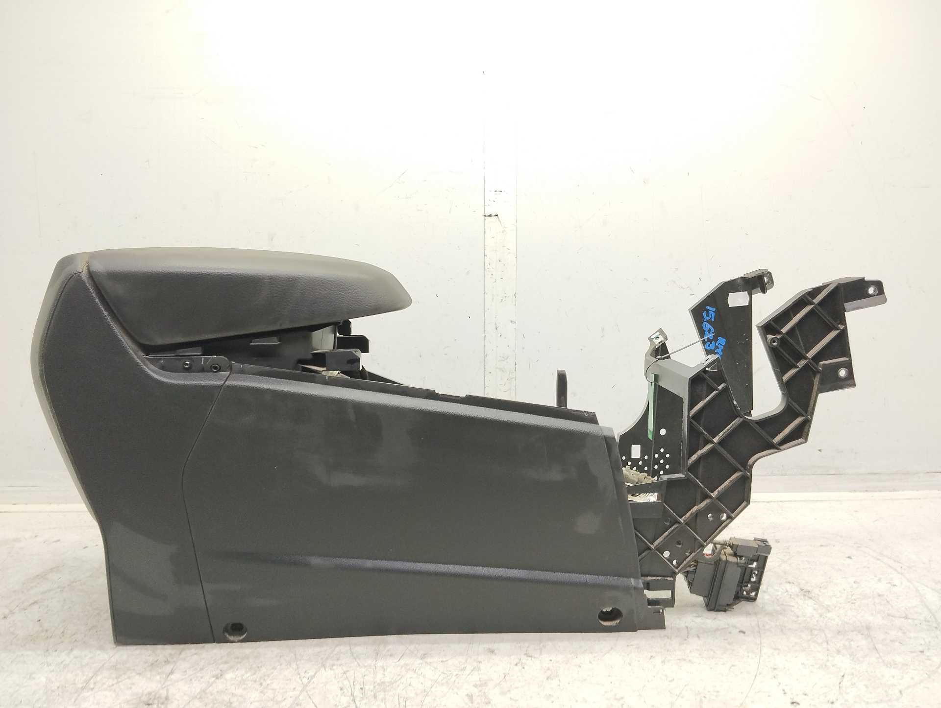 Recambio de consola central para ford kuga (cbs) st-line 2wd referencia OEM IAM E1C1R046B27AAW  