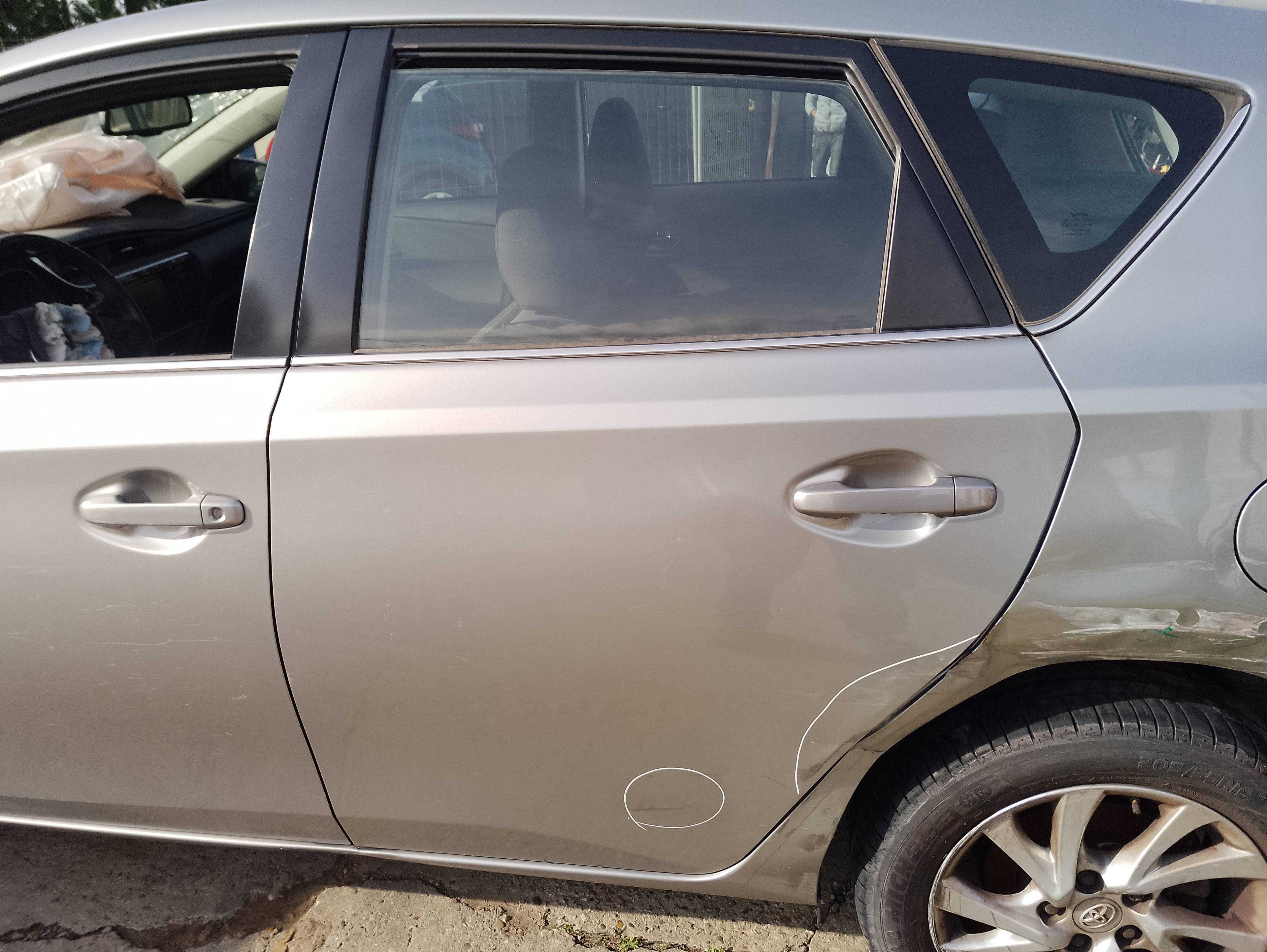 Recambio de puerta trasera izquierda para toyota auris active referencia OEM IAM   