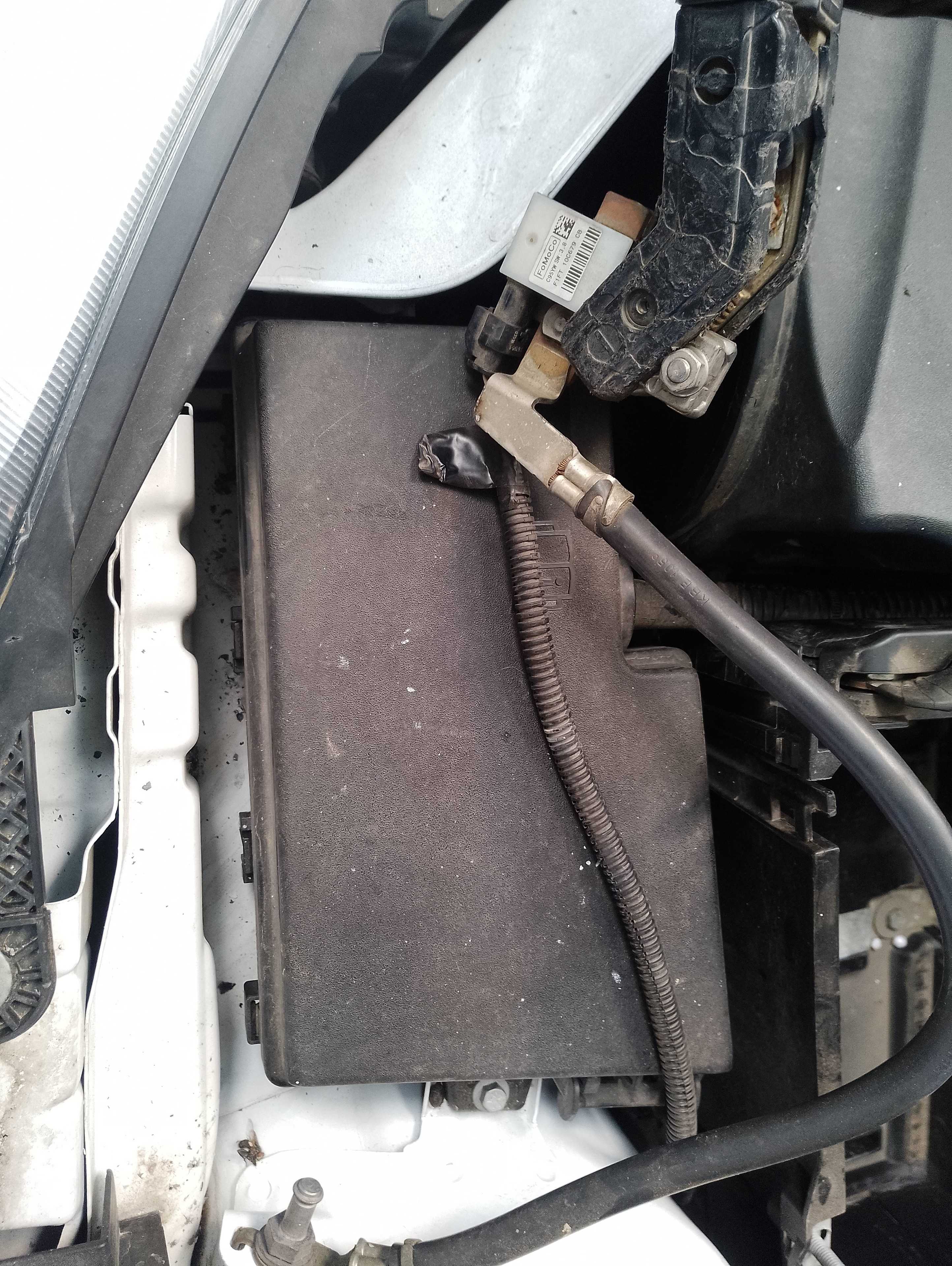 Recambio de caja reles / fusibles para ford focus lim. black&red referencia OEM IAM   