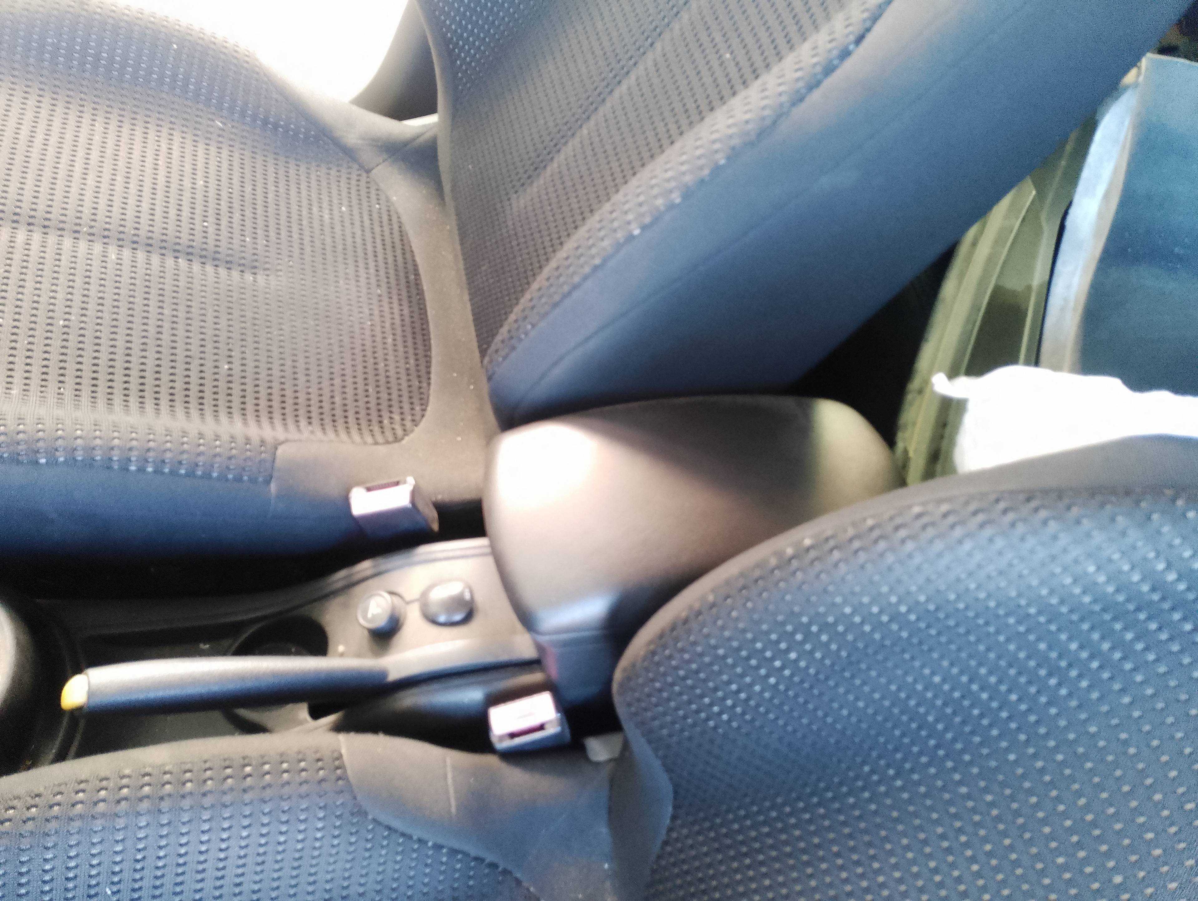 Recambio de apoyabrazos central para citroën c4 berlina vtr plus referencia OEM IAM   