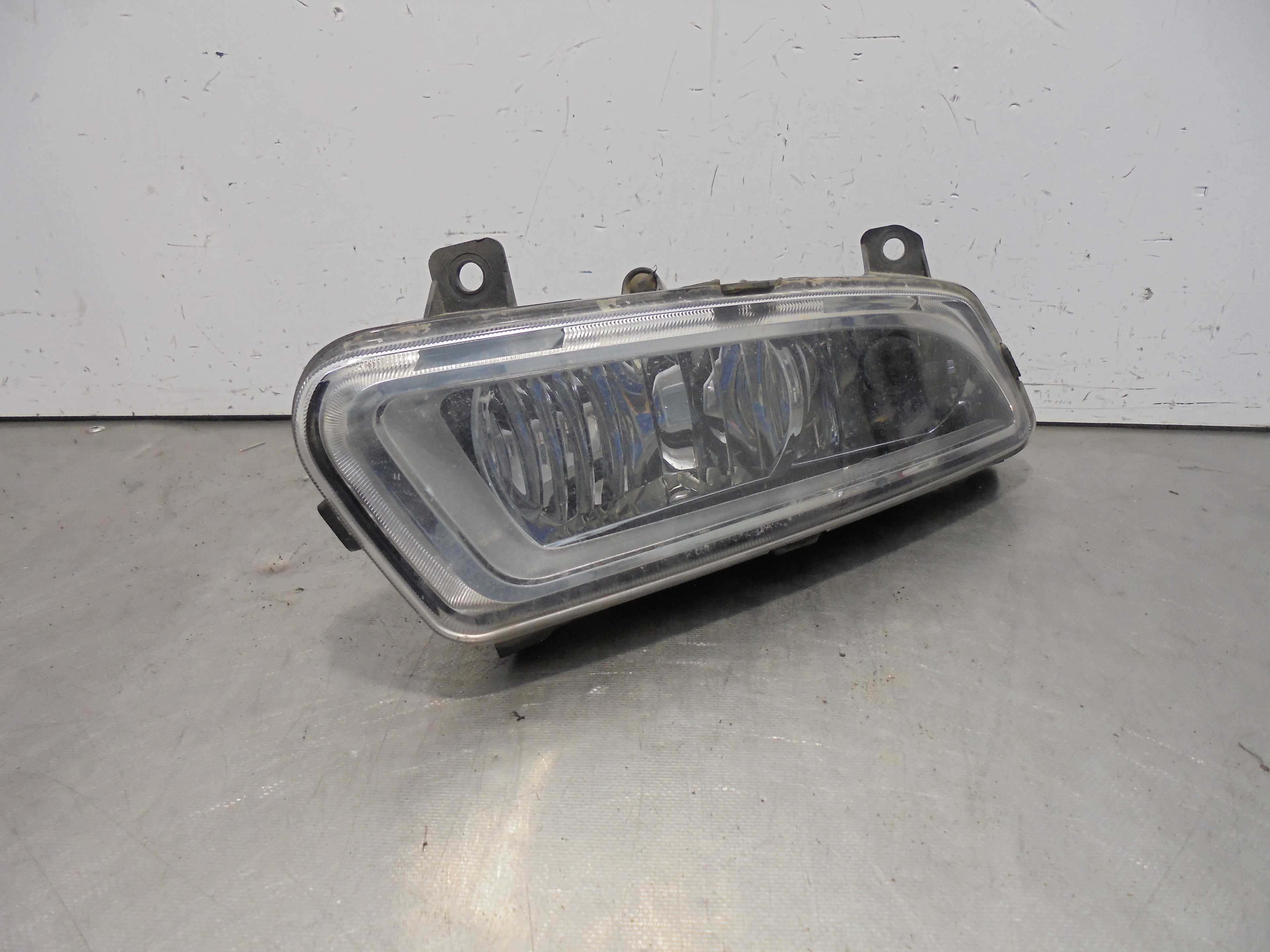 Recambio de faro antiniebla derecho para volkswagen polo (6r1) advance referencia OEM IAM 174159 HELLA 