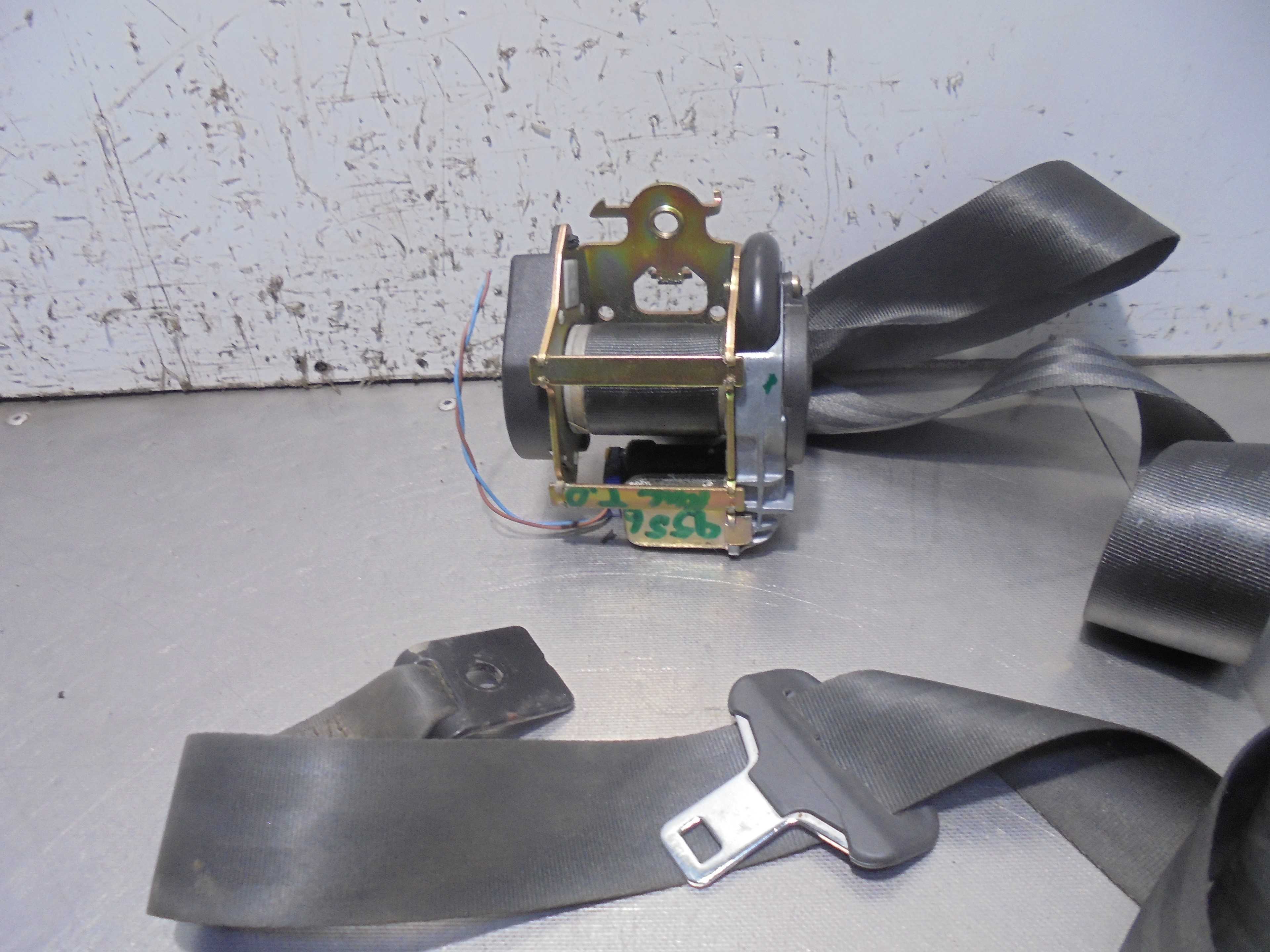 Recambio de cinturon seguridad trasero derecho para renault megane ii coupe/cabrio 1.6 16v referencia OEM IAM   