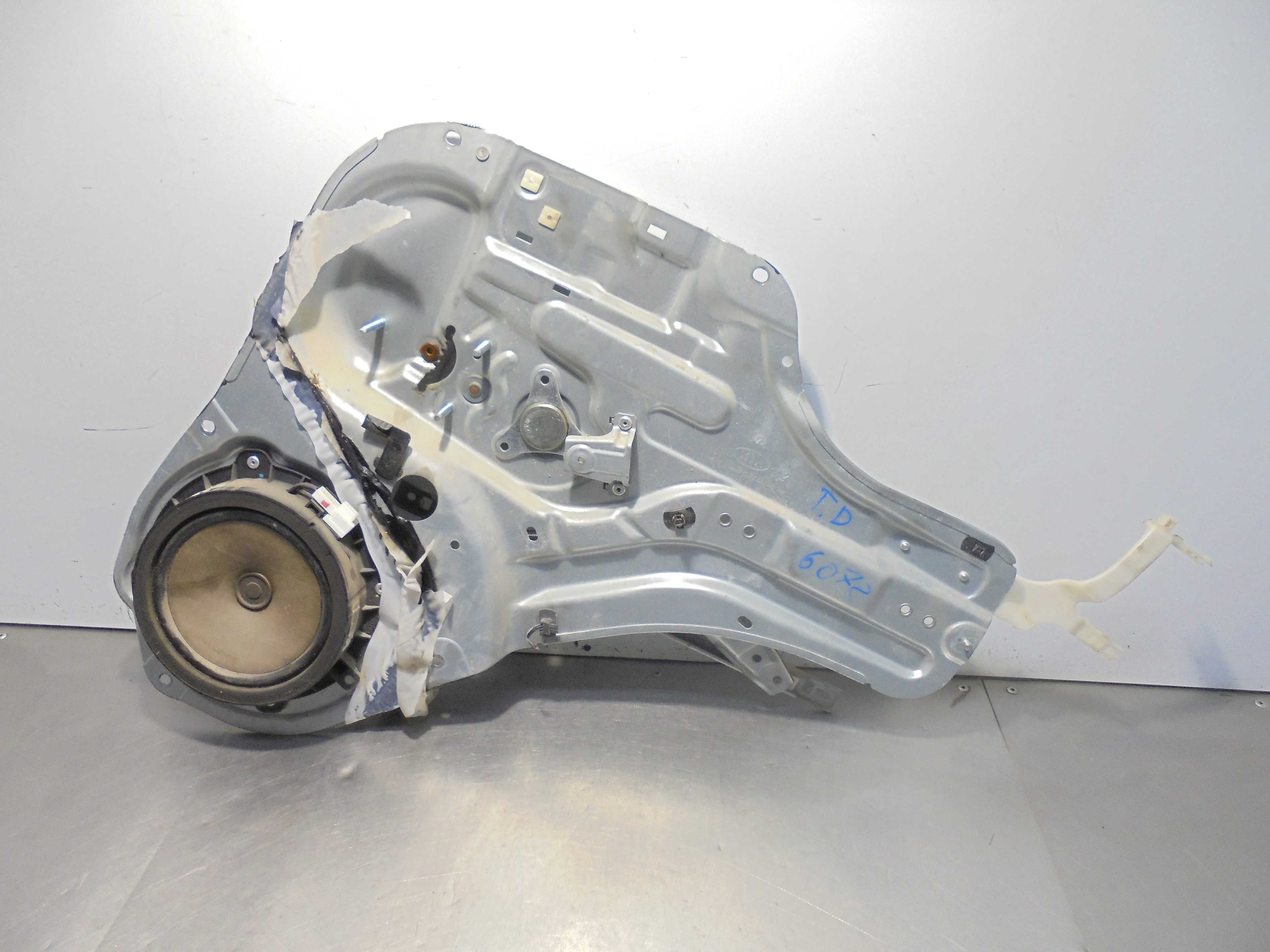 Recambio de elevalunas trasero derecho para kia soul 1.6 cat referencia OEM IAM 834802KXXX  