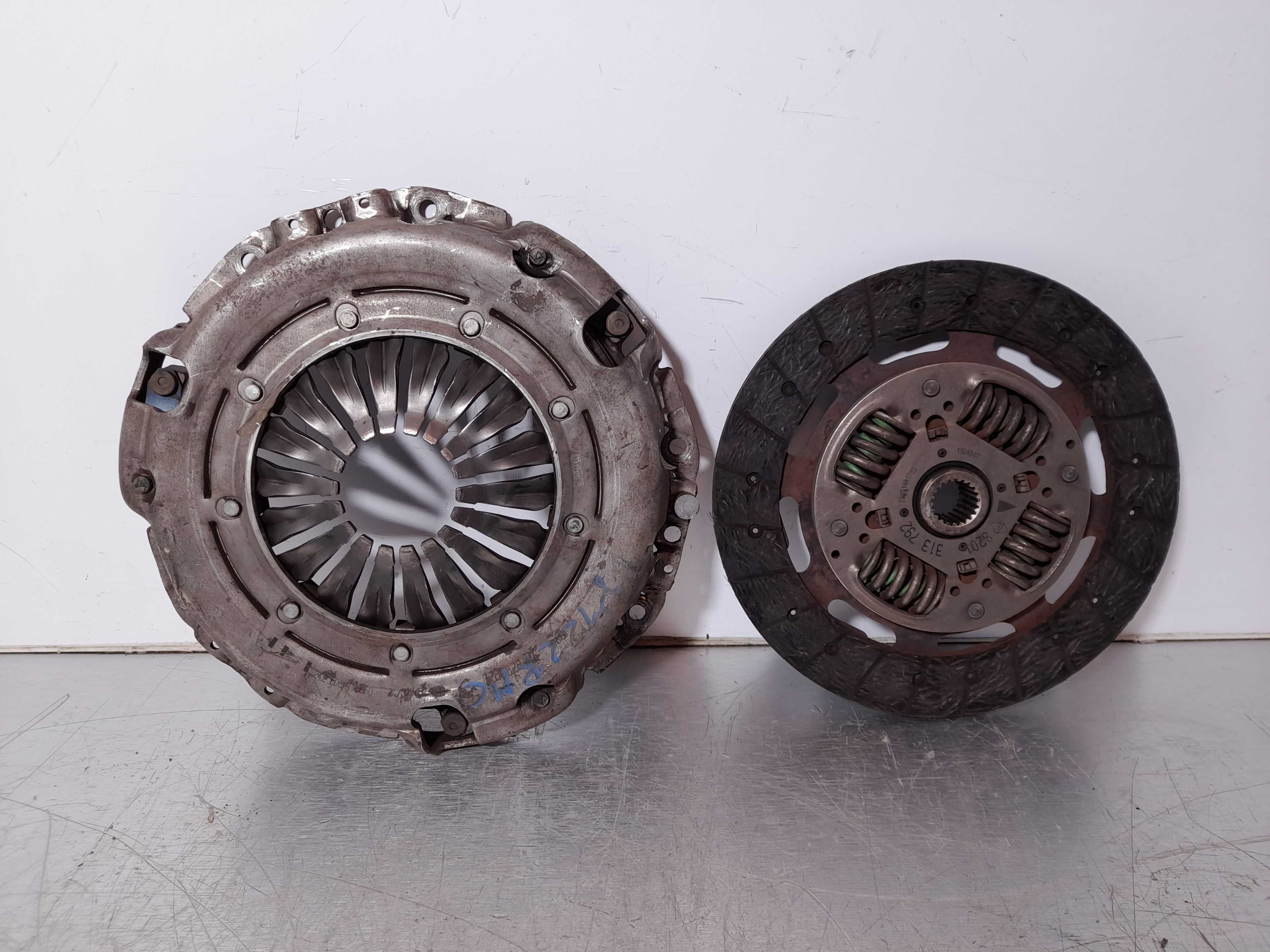 Recambio de kit embrague para opel movano (2004 =>) 2.5 cdti cat (g9u-754 / lzm) referencia OEM IAM 8201313792  