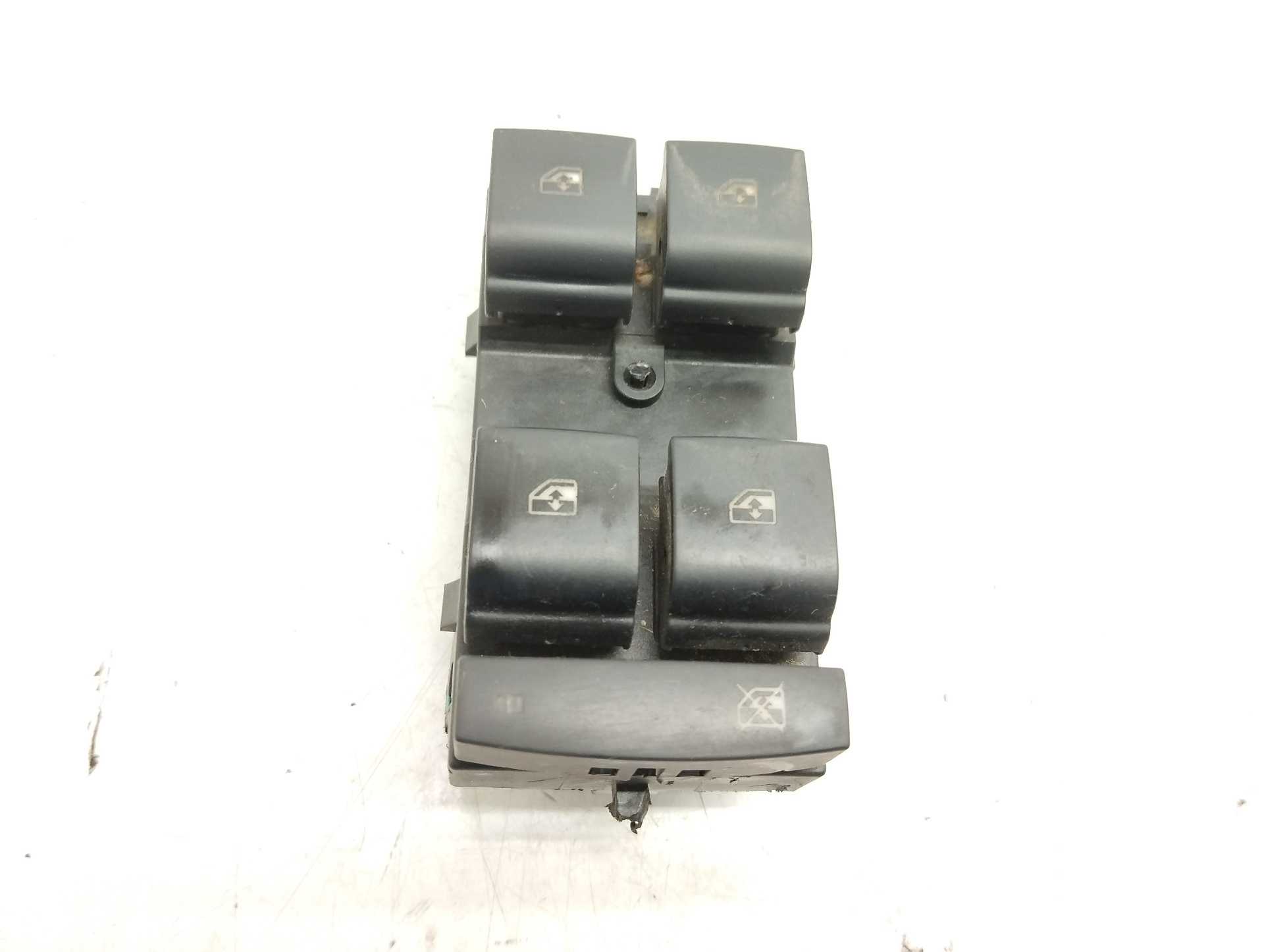 Recambio de mando elevalunas delantero izquierdo para opel insignia berlina 2.0 cdti cat referencia OEM IAM 13305011  