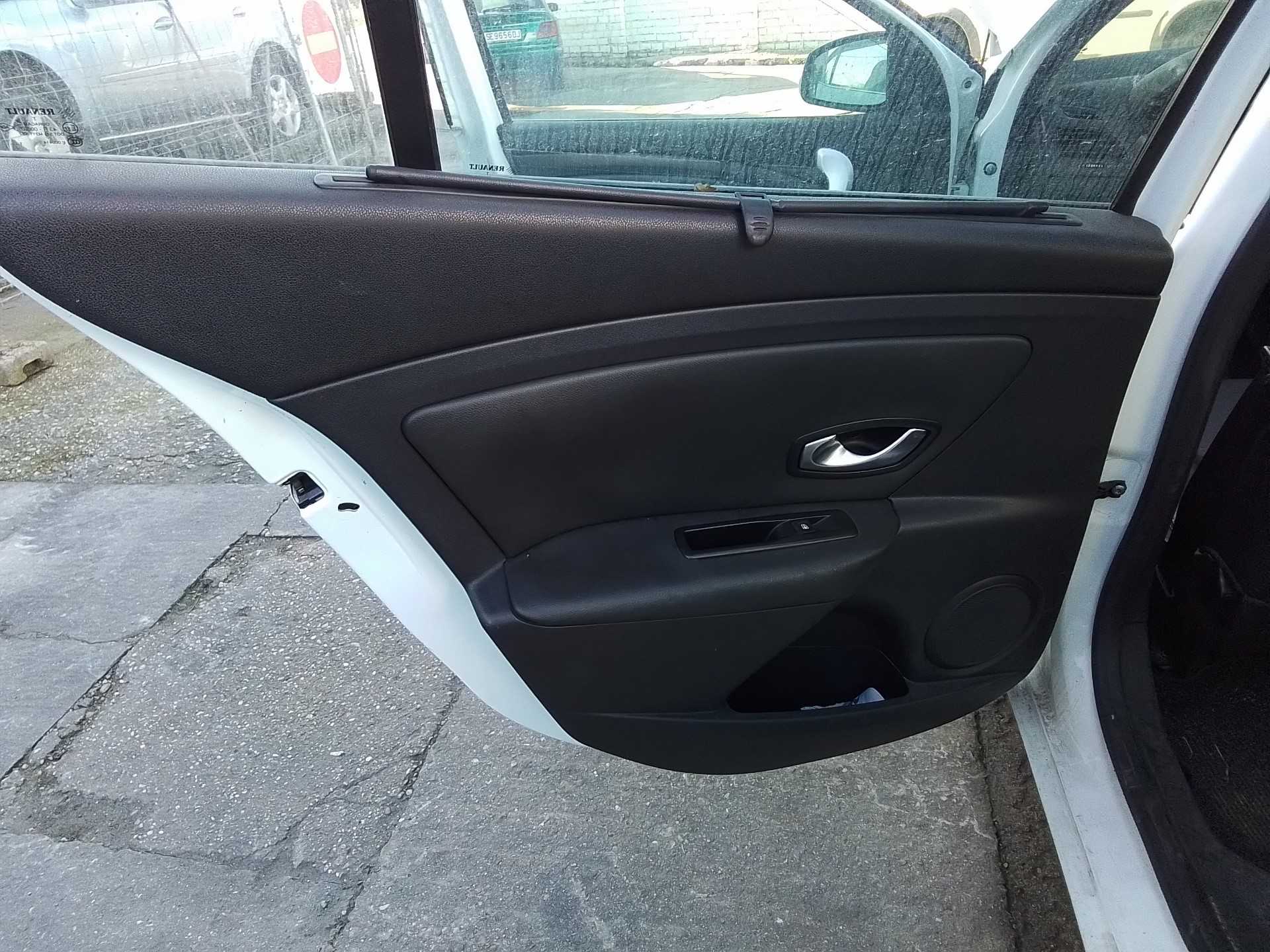 Recambio de guarnecido puerta trasera izquierda para renault fluence 1.5 dci diesel fap referencia OEM IAM   