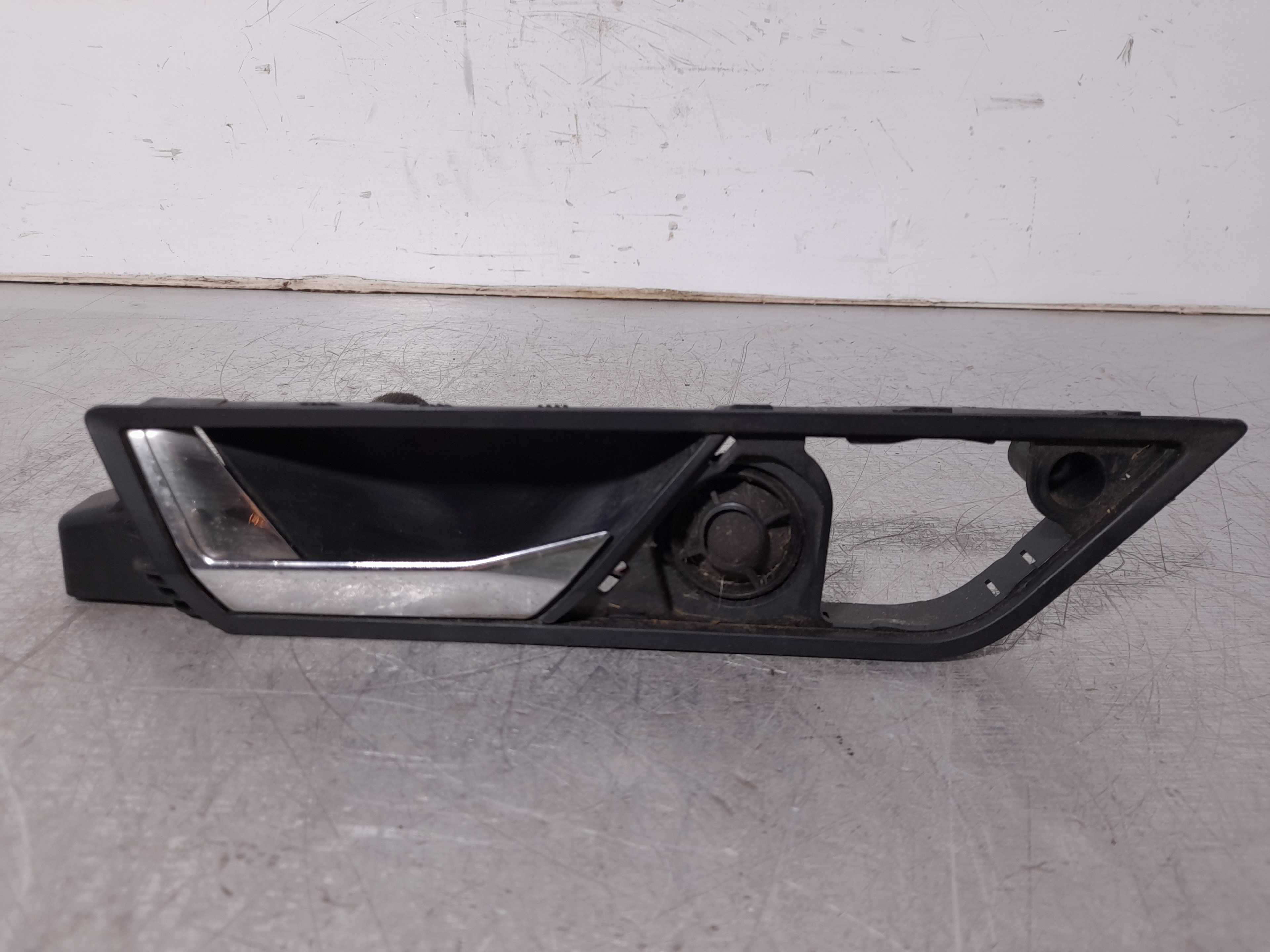 Recambio de maneta interior delantera izquierda para skoda fabia active referencia OEM IAM   