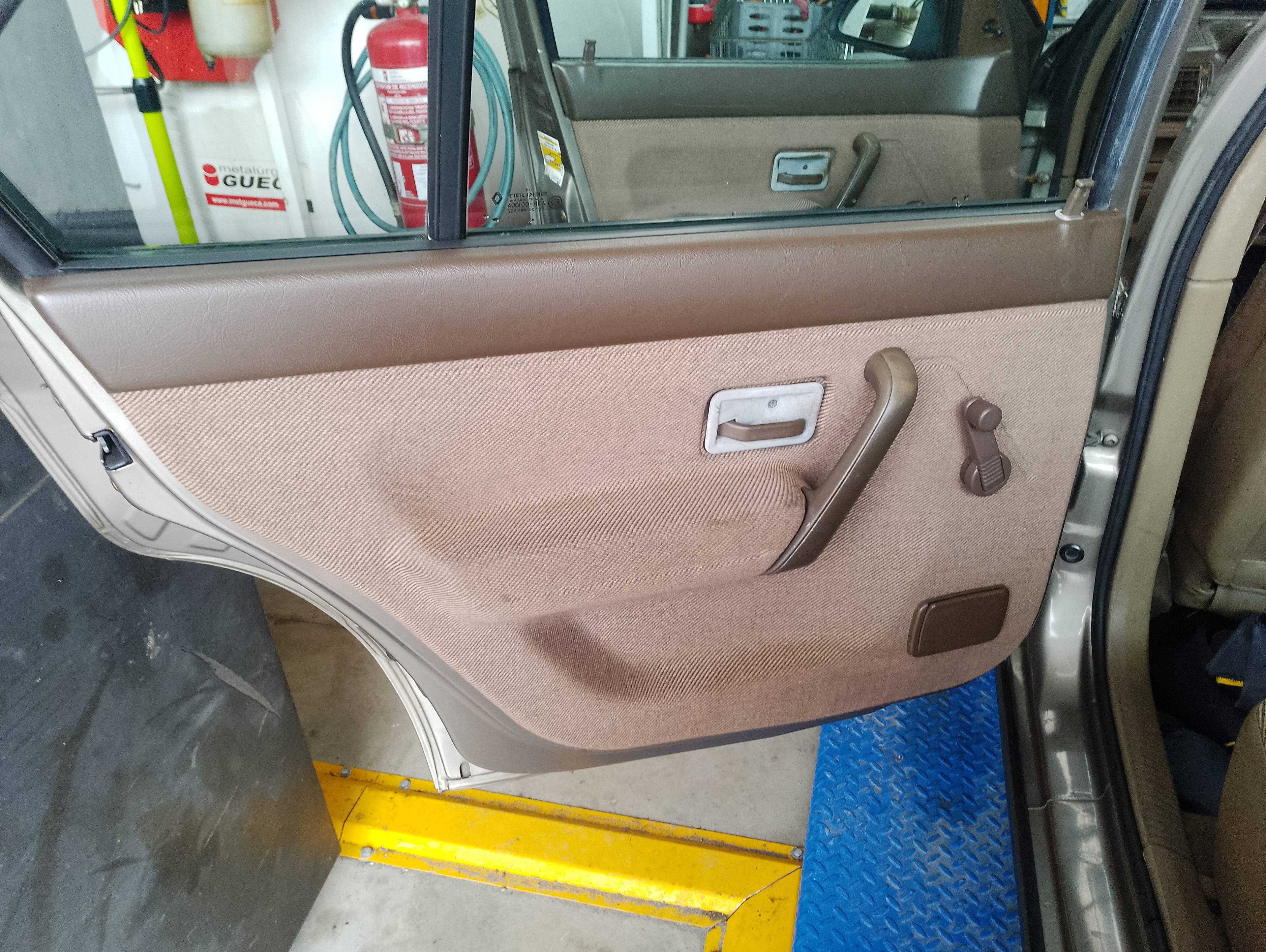 Recambio de guarnecido puerta trasera izquierda para renault 19 hatchback (b/c53) gtd referencia OEM IAM   