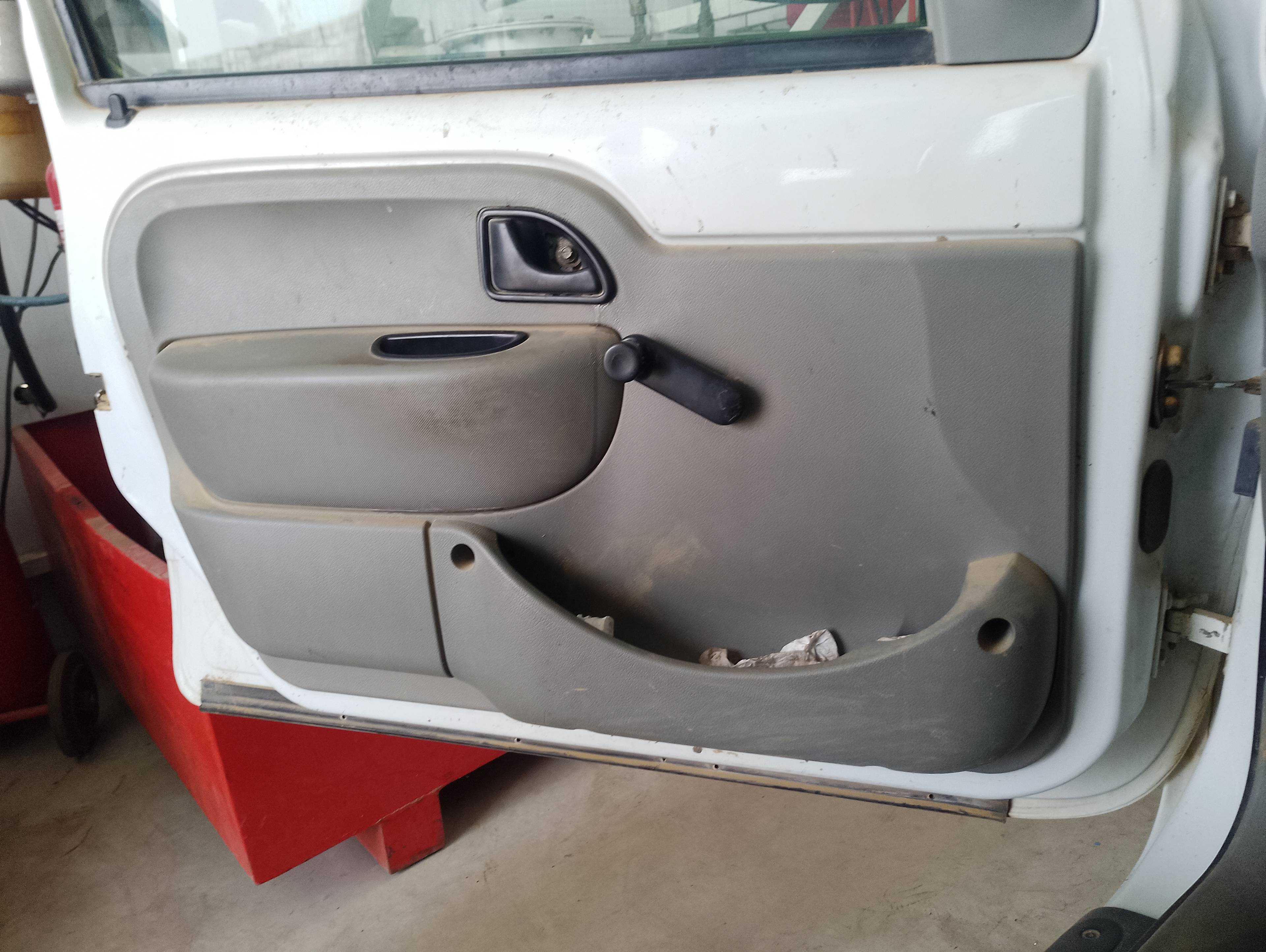 Recambio de guarnecido puerta delantera izquierda para renault kangoo (f/kc0) alize referencia OEM IAM   