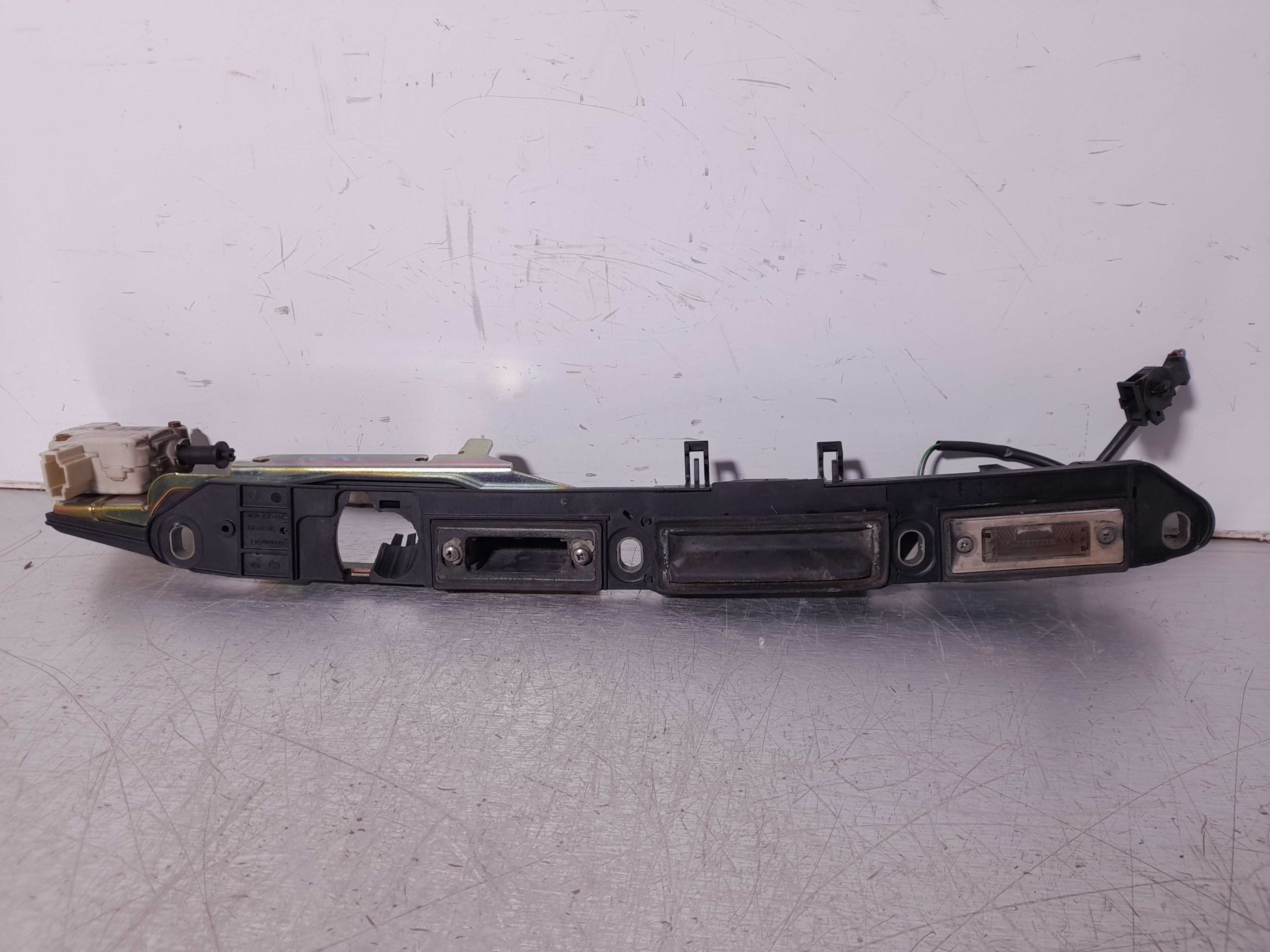 Recambio de maneta exterior porton para volkswagen passat berlina (3b3) advance referencia OEM IAM   