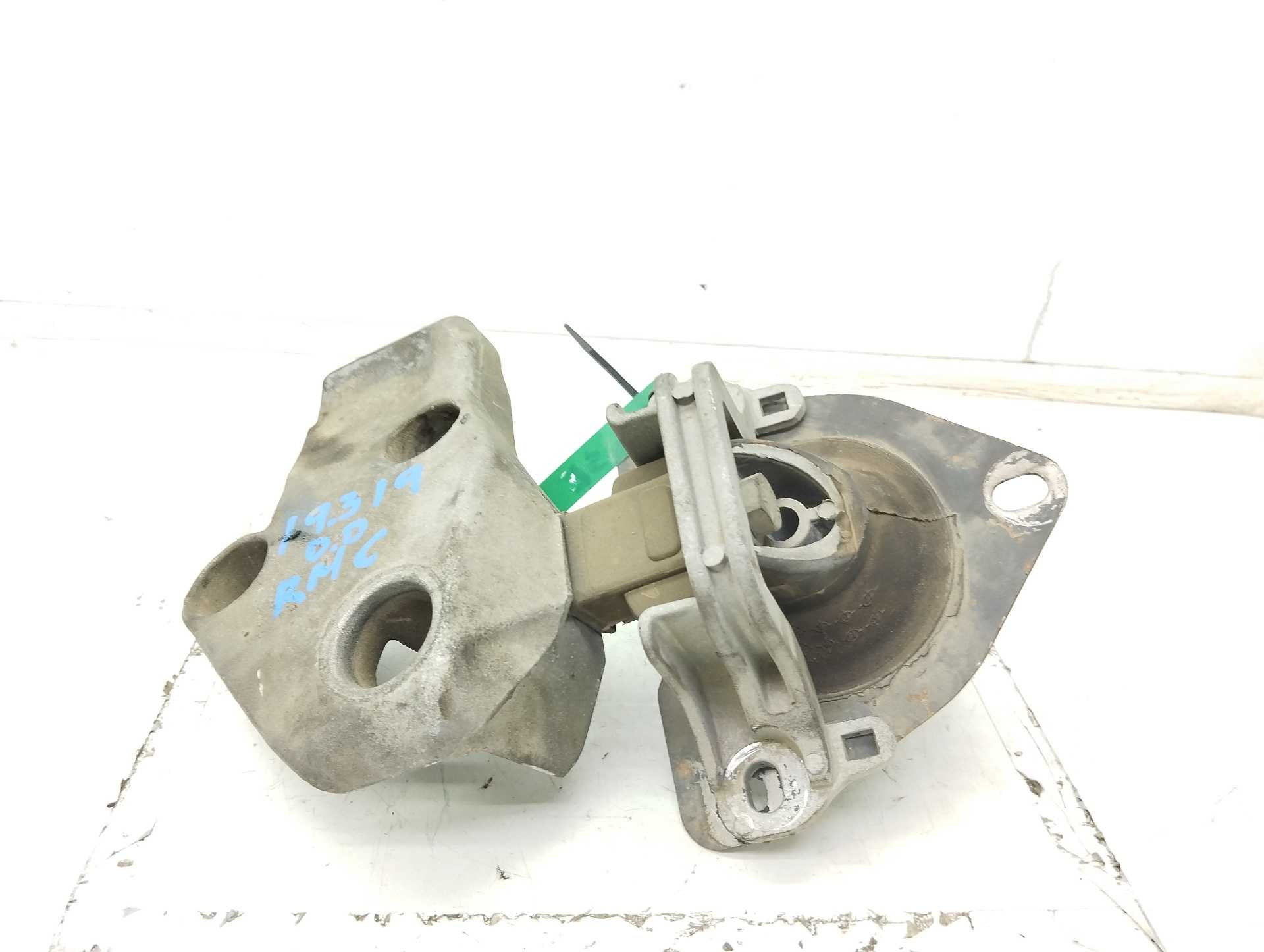 Recambio de soporte motor derecho para renault laguna (b56) 1.9 dti carminat (a) referencia OEM IAM 330730221  
