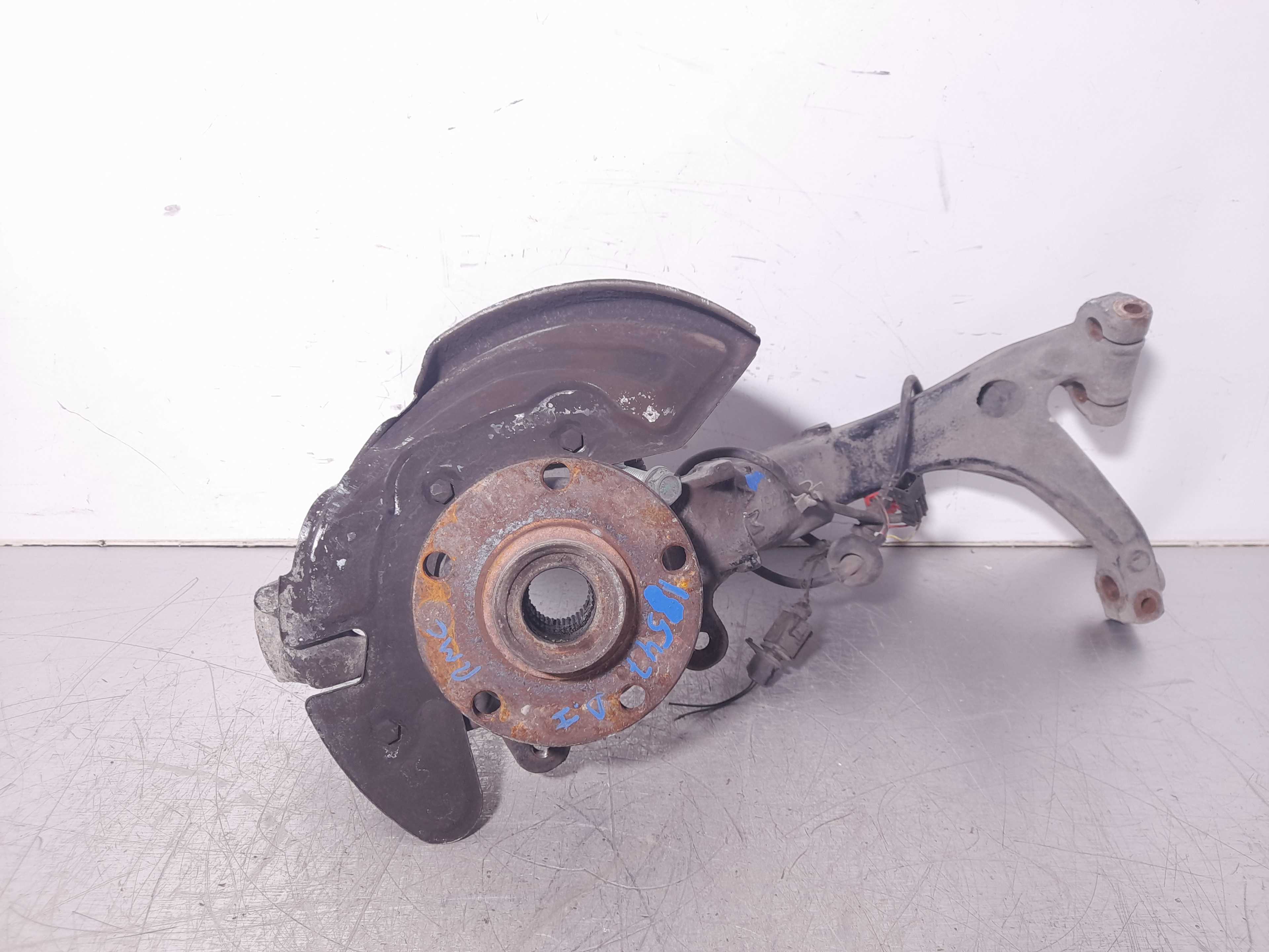 Recambio de mangueta delantera izquierda para volkswagen passat berlina (3b3) advance referencia OEM IAM   
