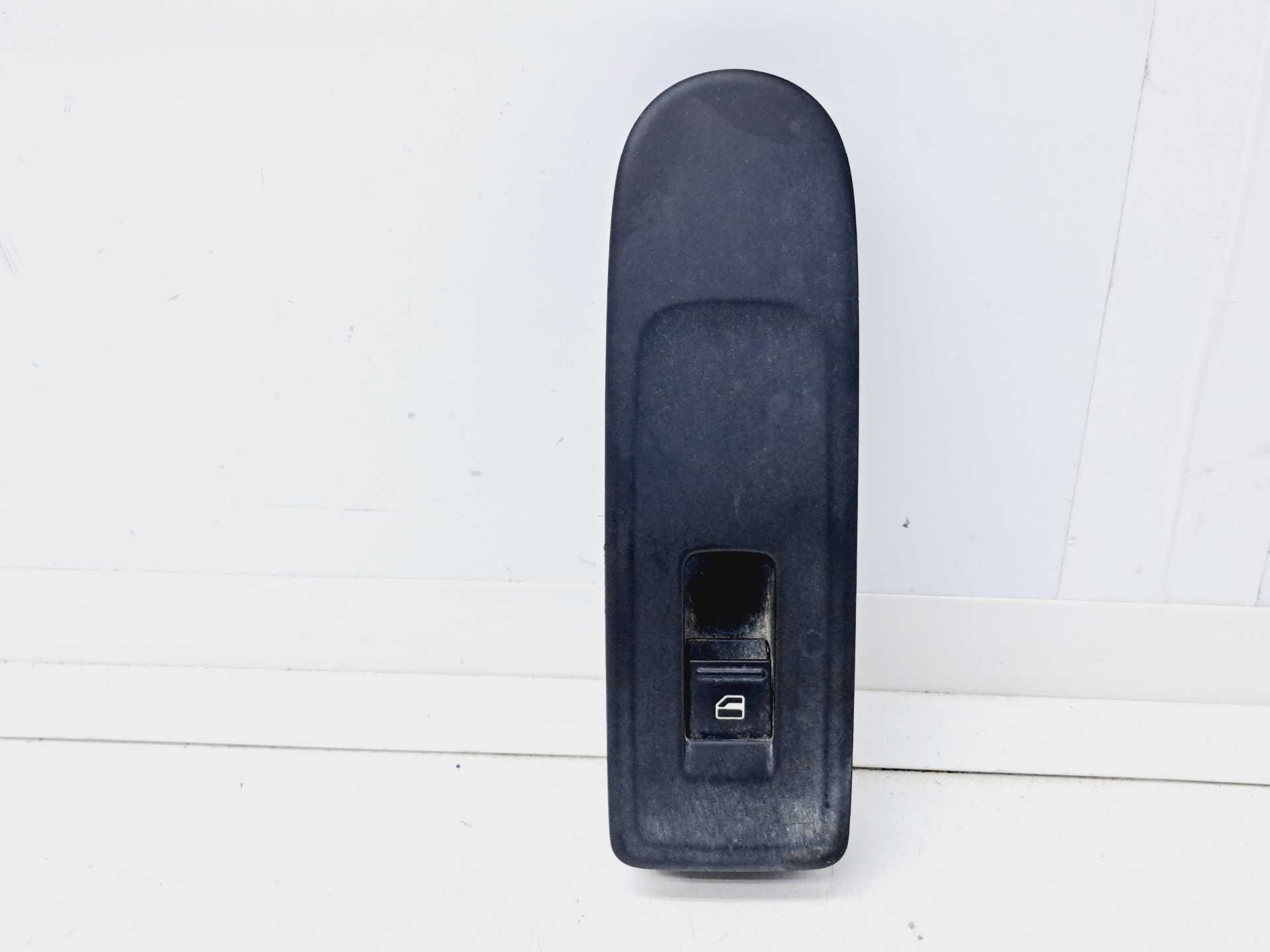 Recambio de mando elevalunas delantero derecho para volkswagen golf vi (5k1) advance bluemotion referencia OEM IAM 7L69588558  
