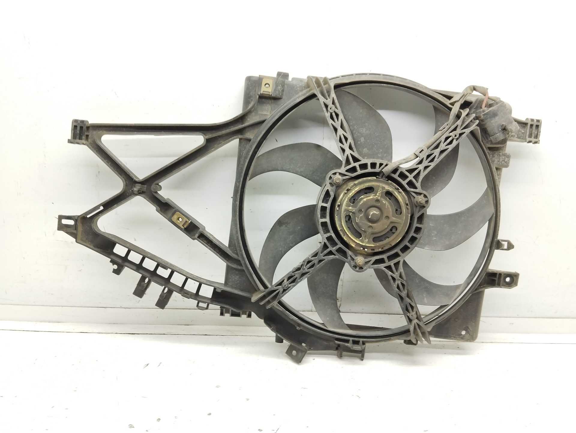 Recambio de electroventilador para opel combo (corsa c) cargo referencia OEM IAM 09129965  