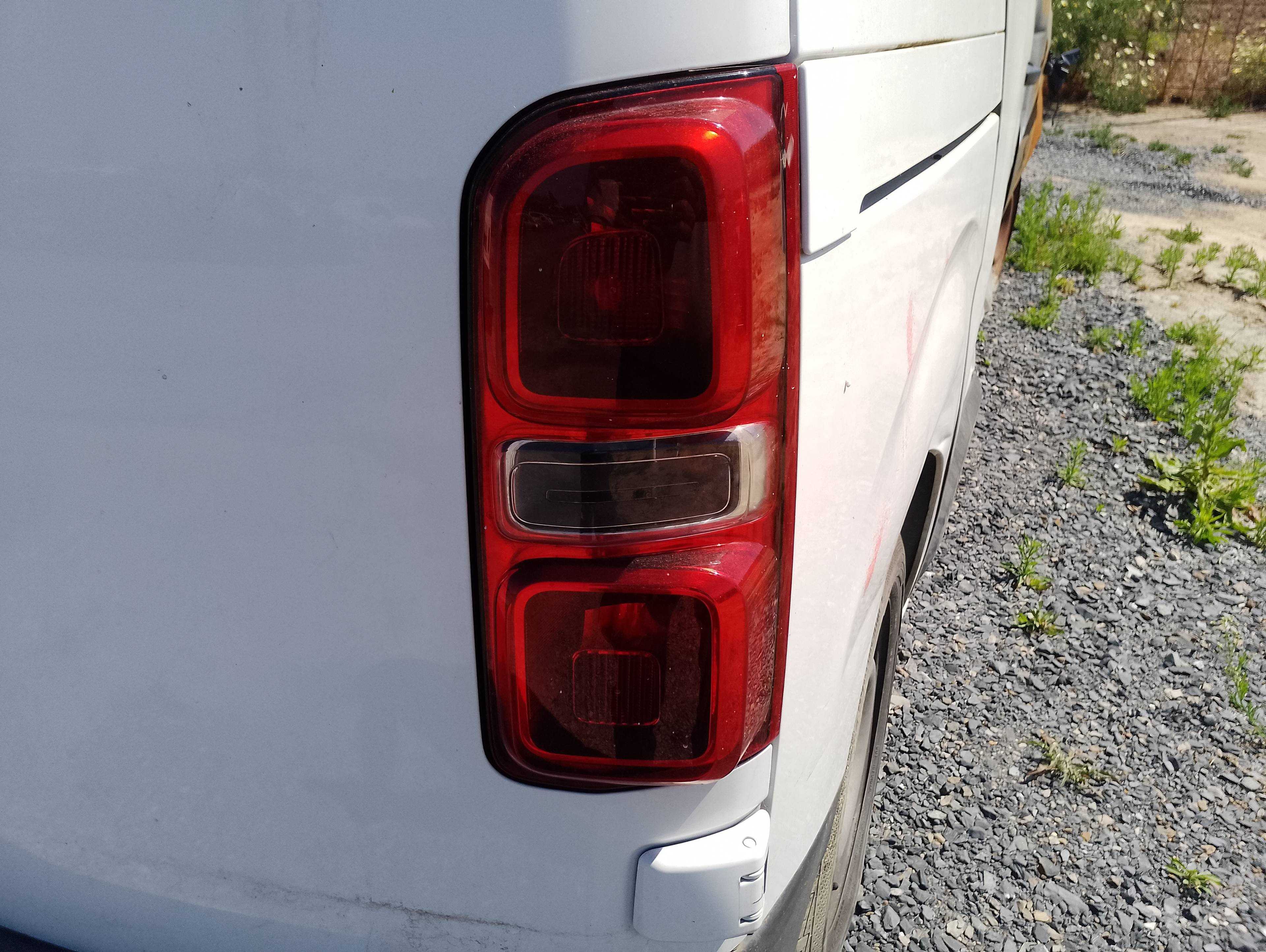 Recambio de piloto trasero derecho para opel vivaro furgón l doble cabina express referencia OEM IAM   