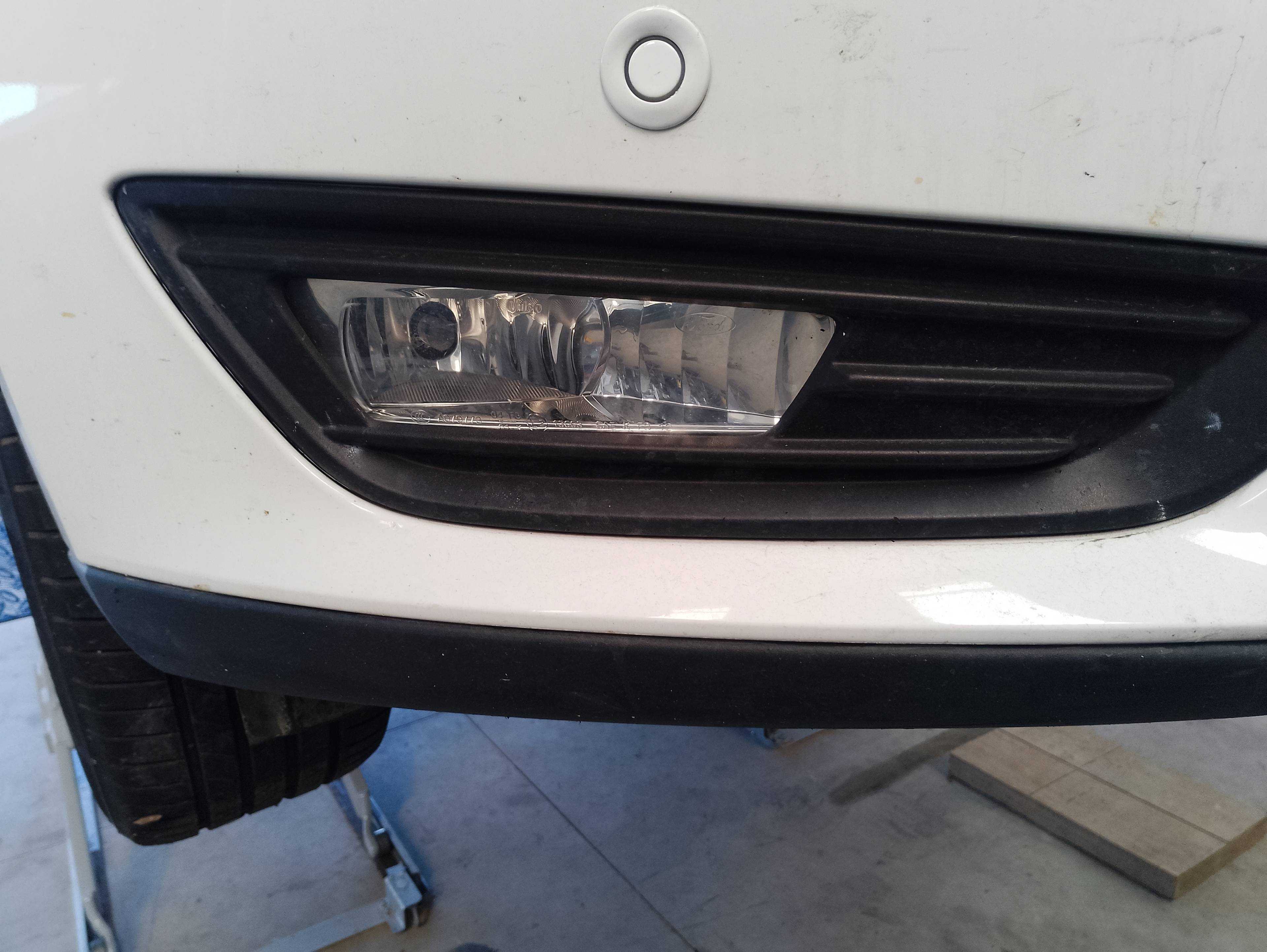 Recambio de faro antiniebla derecho para ford focus lim. black&red referencia OEM IAM   