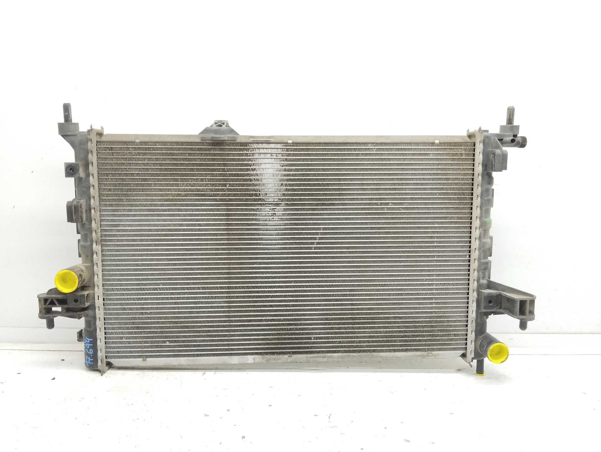 Recambio de radiador agua para opel combo (corsa c) cargo referencia OEM IAM 13100381  