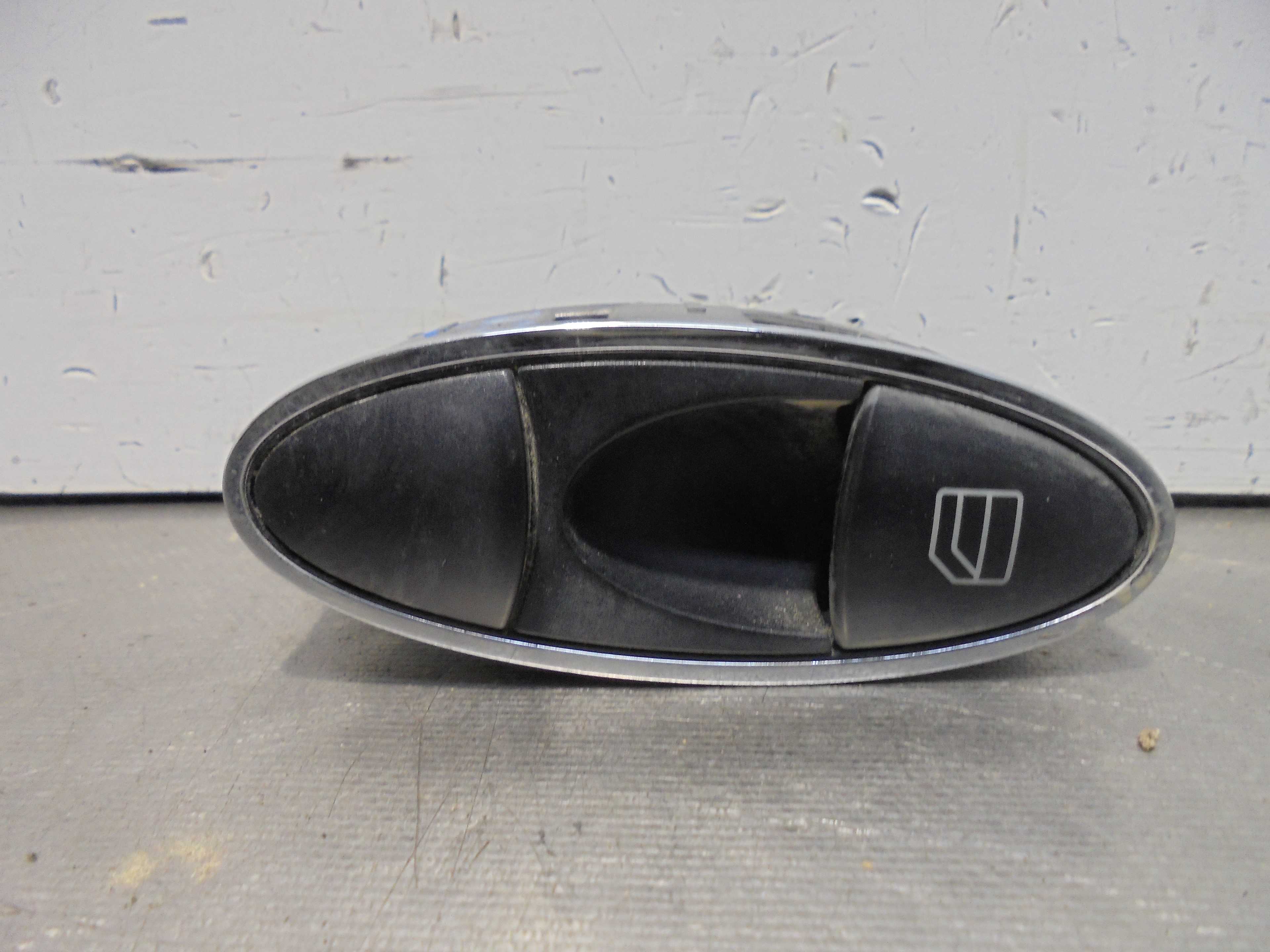 Recambio de mando elevalunas trasero derecho para mercedes-benz clase cls (w219) 350 cgi (219.357) referencia OEM IAM A211821995