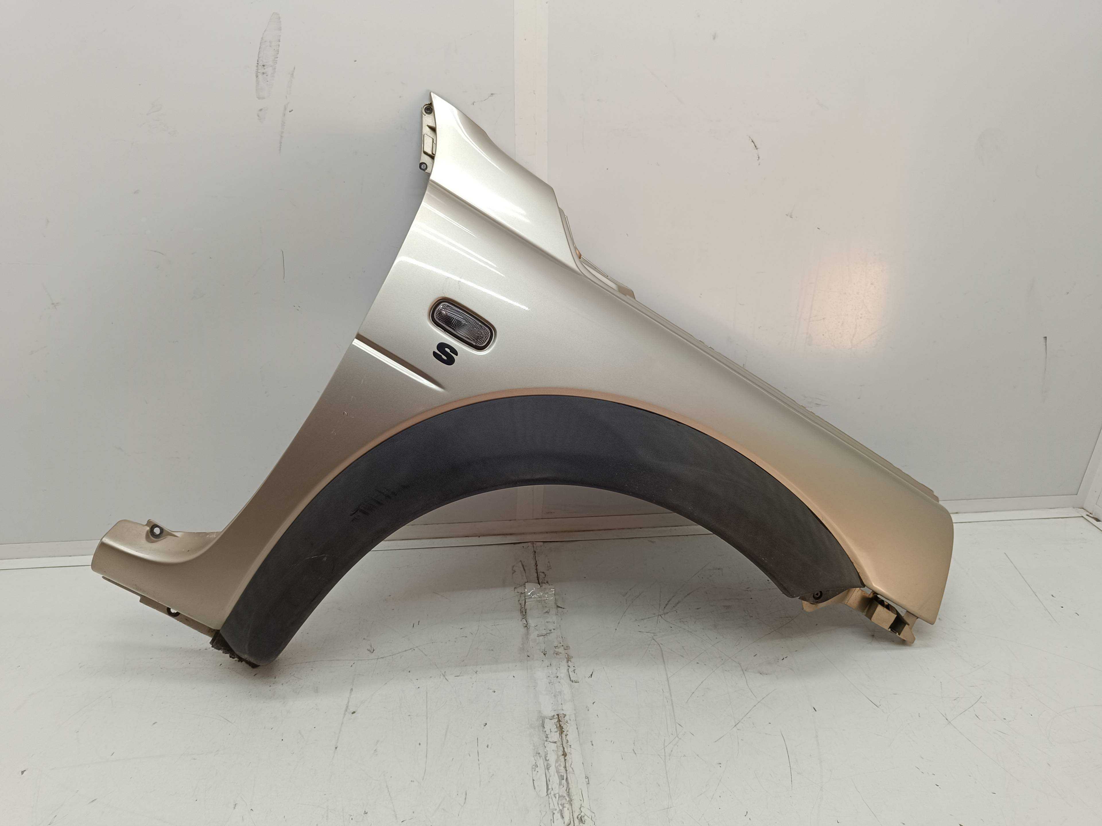 Recambio de aleta delantera derecha para land rover freelander (ln) 2.0 td4 cat referencia OEM IAM   
