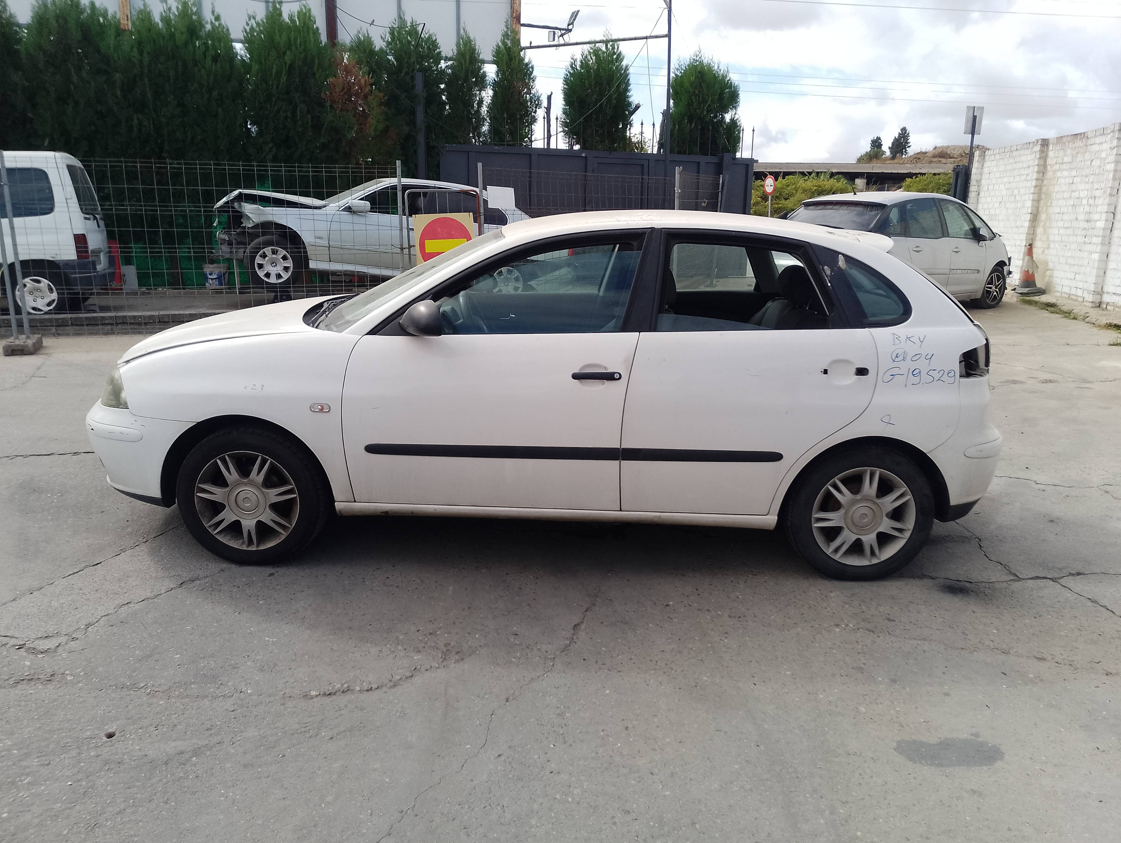 seat ibiza (6l1) del año 2004