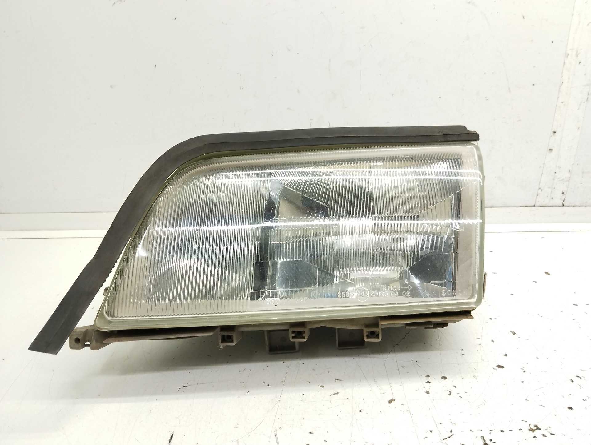 Recambio de faro izquierdo para mercedes-benz clase c (w202) berlina 180 (202.018) referencia OEM IAM 0301036201 BOSCH 