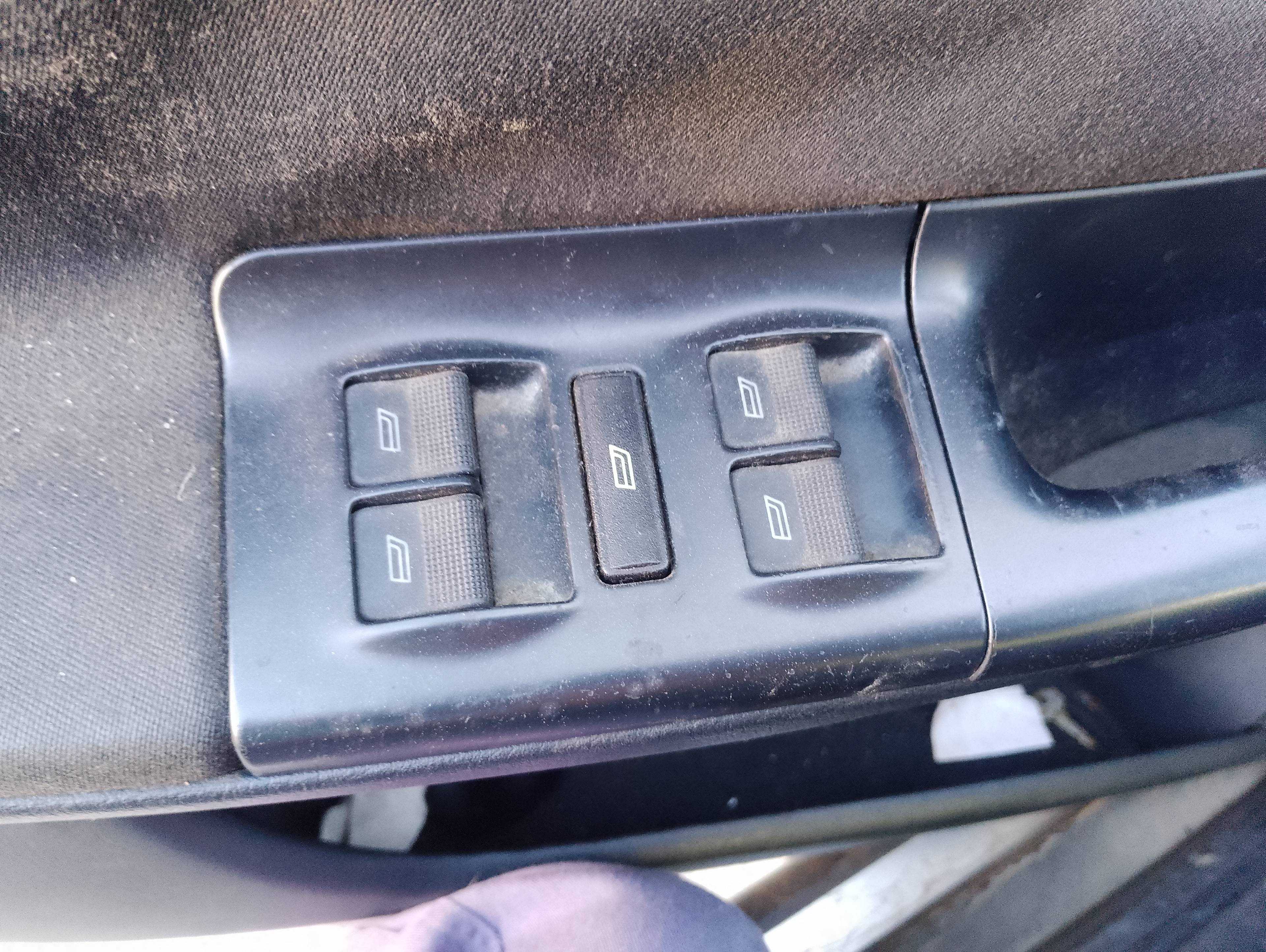 Recambio de mando elevalunas delantero izquierdo para audi a4 berlina (b5) 1.9 tdi referencia OEM IAM   
