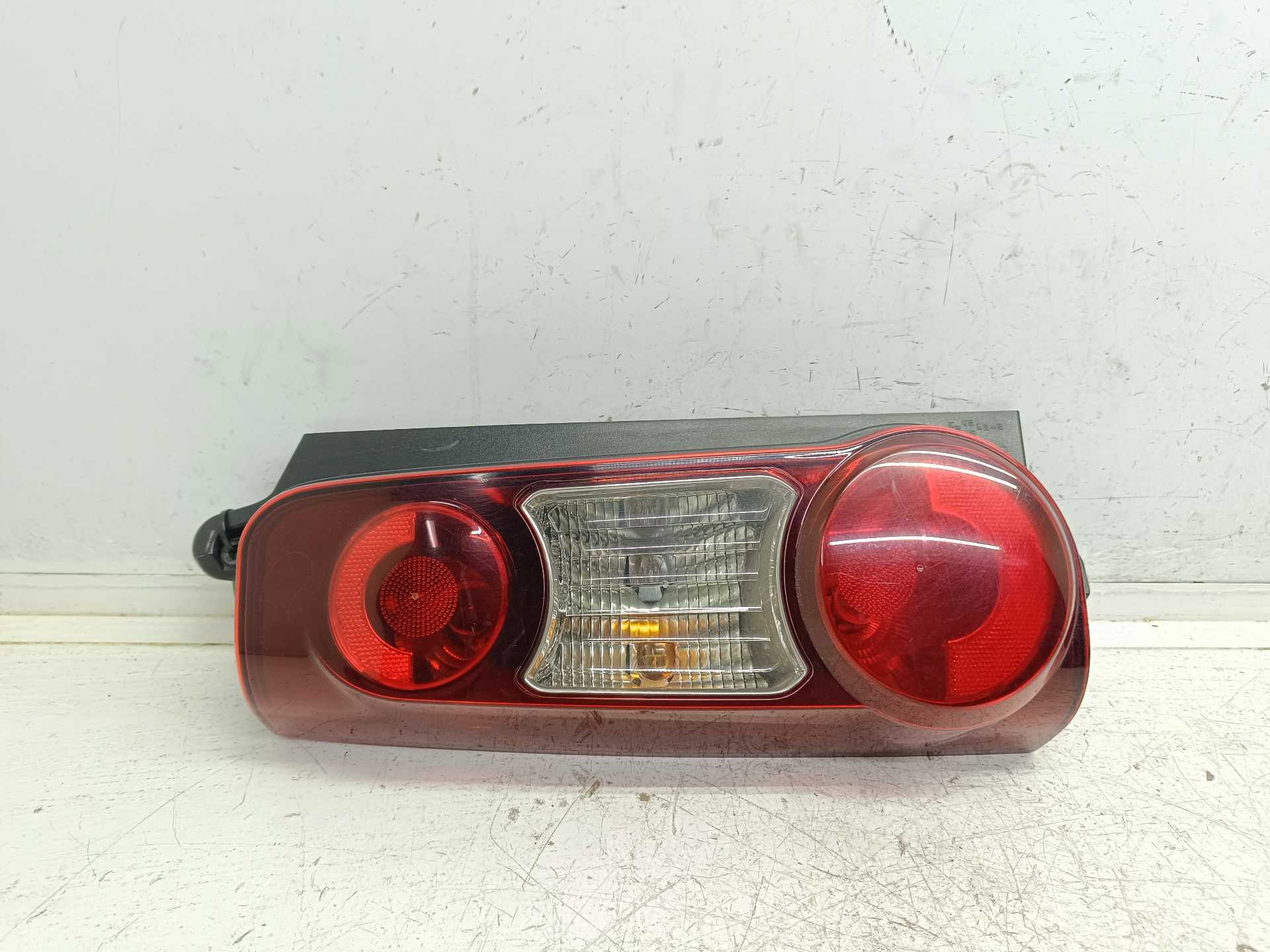 Recambio de piloto trasero izquierdo para peugeot partner kasten l1 confort pack referencia OEM IAM 9680608080  