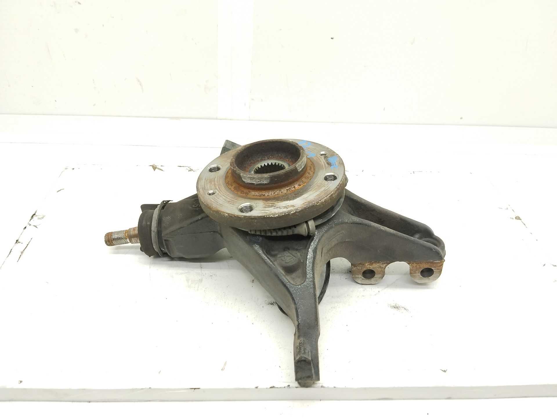 Recambio de mangueta delantera izquierda para ds 4 basis referencia OEM IAM 364696  