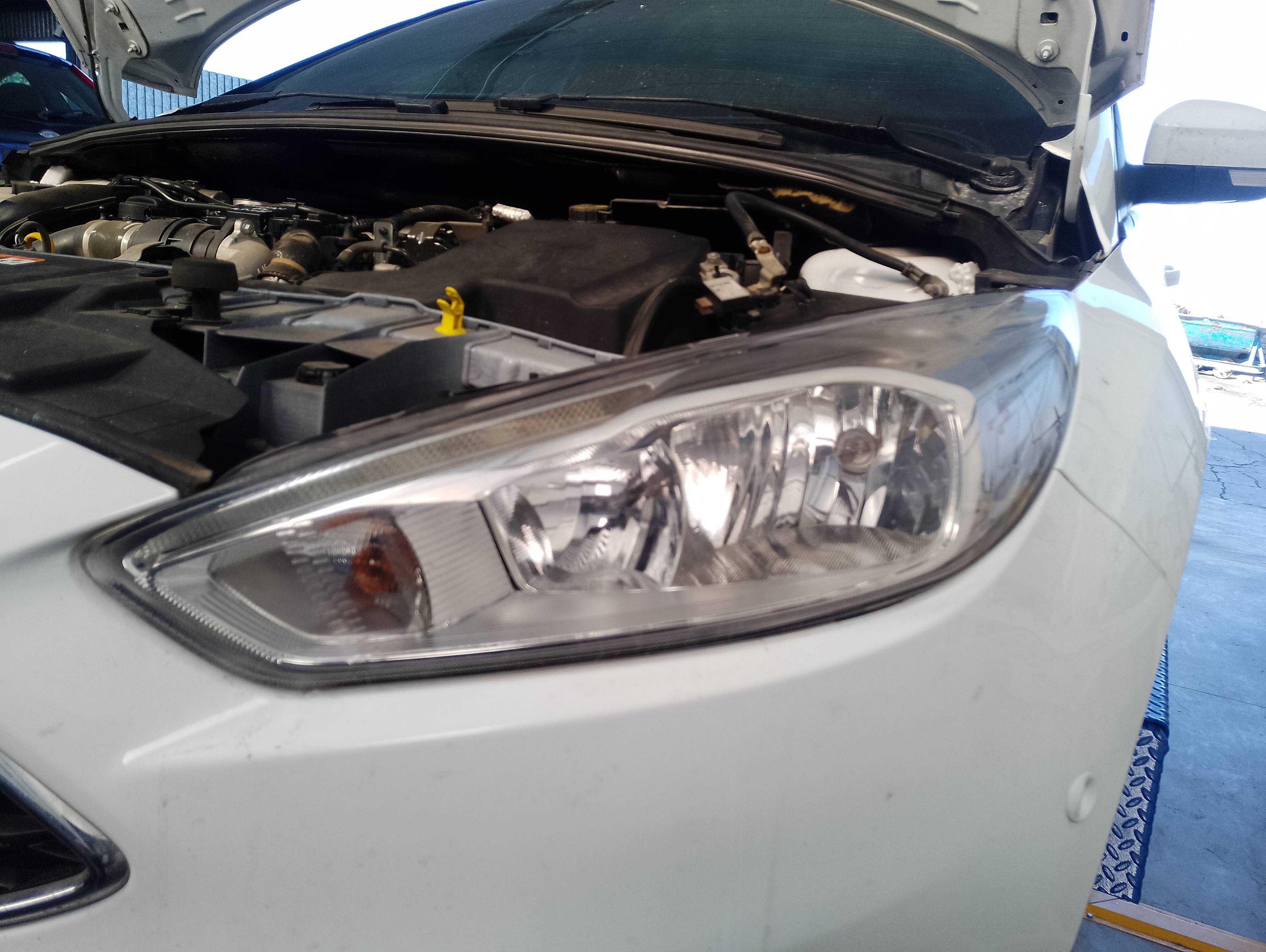 Recambio de faro izquierdo para ford focus lim. black&red referencia OEM IAM   