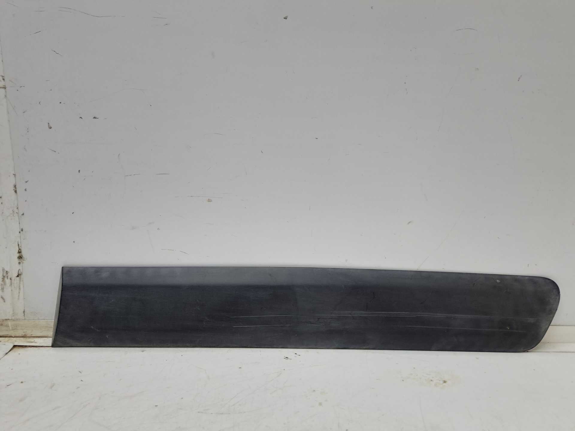 Recambio de moldura para citroën berlingo 1.6 hdi 92 multispace referencia OEM IAM 9681645077  