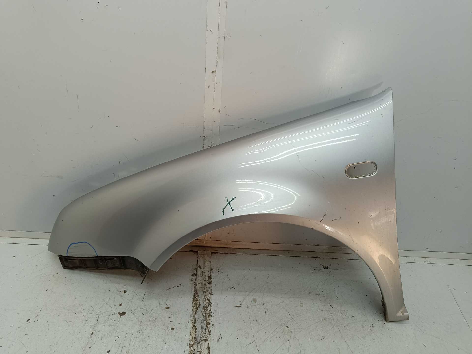 Recambio de aleta delantera izquierda para volkswagen bora berlina (1j2) conceptline referencia OEM IAM  1J5821021 