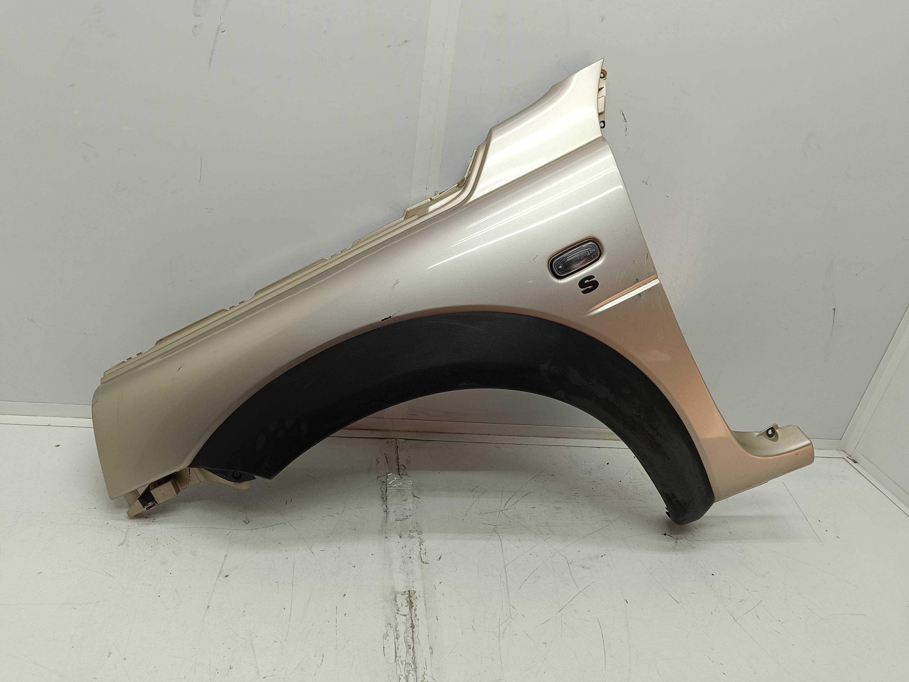 Recambio de aleta delantera izquierda para land rover freelander (ln) 2.0 td4 cat referencia OEM IAM   