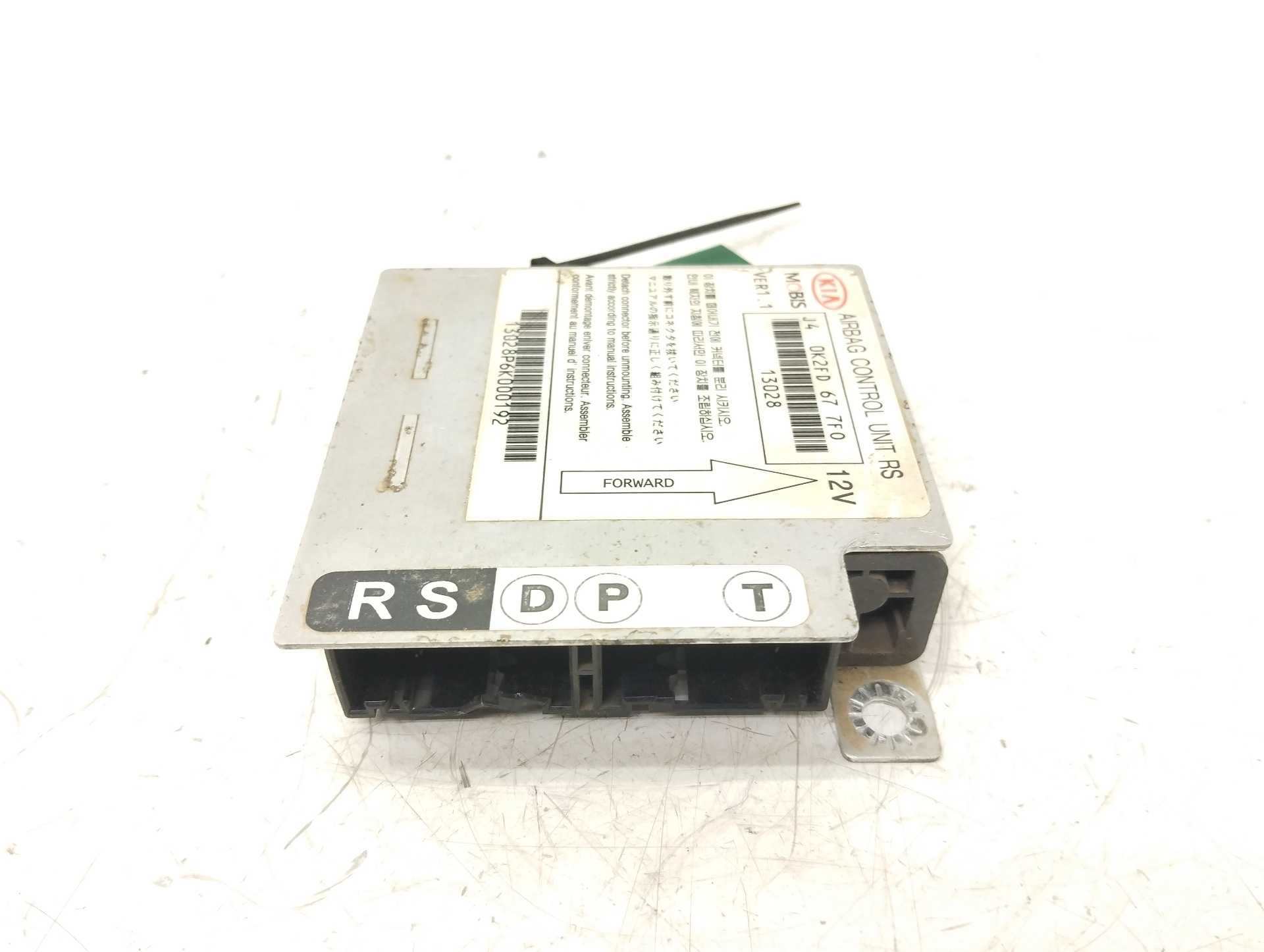 Recambio de centralita airbag para kia carens 2.0 crdi ex monovolumen referencia OEM IAM 0K2FD677F0  