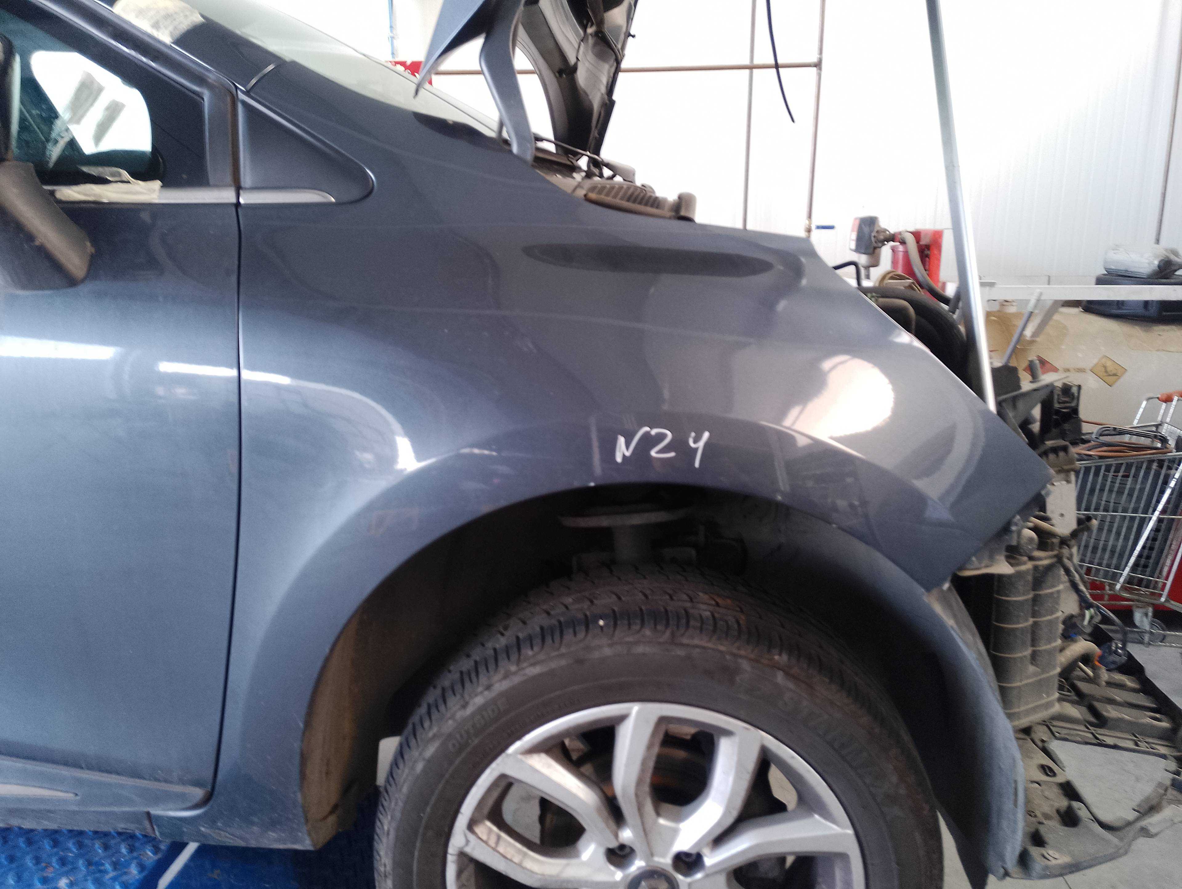 Recambio de aleta delantera derecha para renault clio iv 1.0 tce referencia OEM IAM   