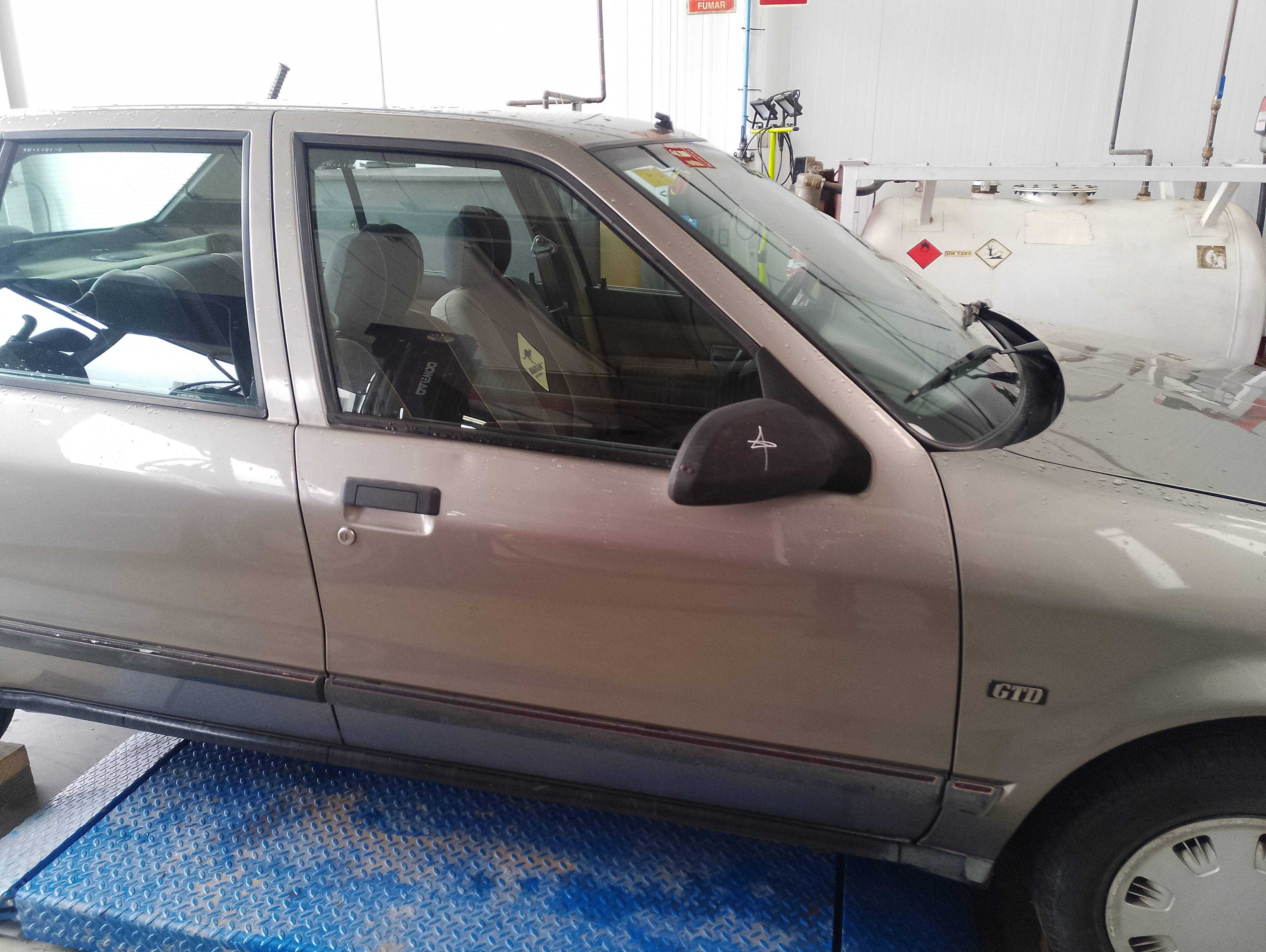 Recambio de puerta delantera derecha para renault 19 hatchback (b/c53) gtd referencia OEM IAM   