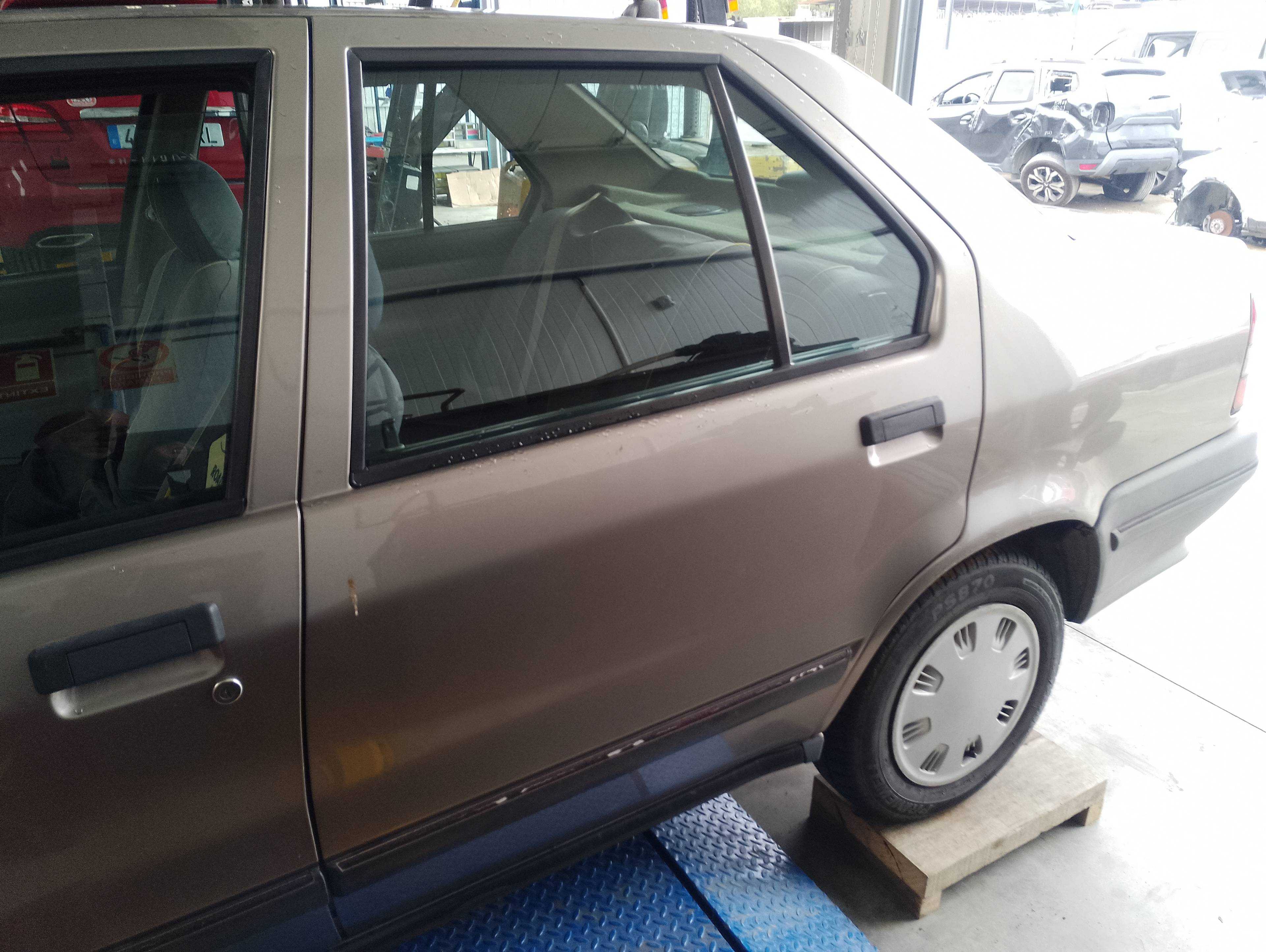 Recambio de puerta trasera izquierda para renault 19 hatchback (b/c53) gtd referencia OEM IAM   