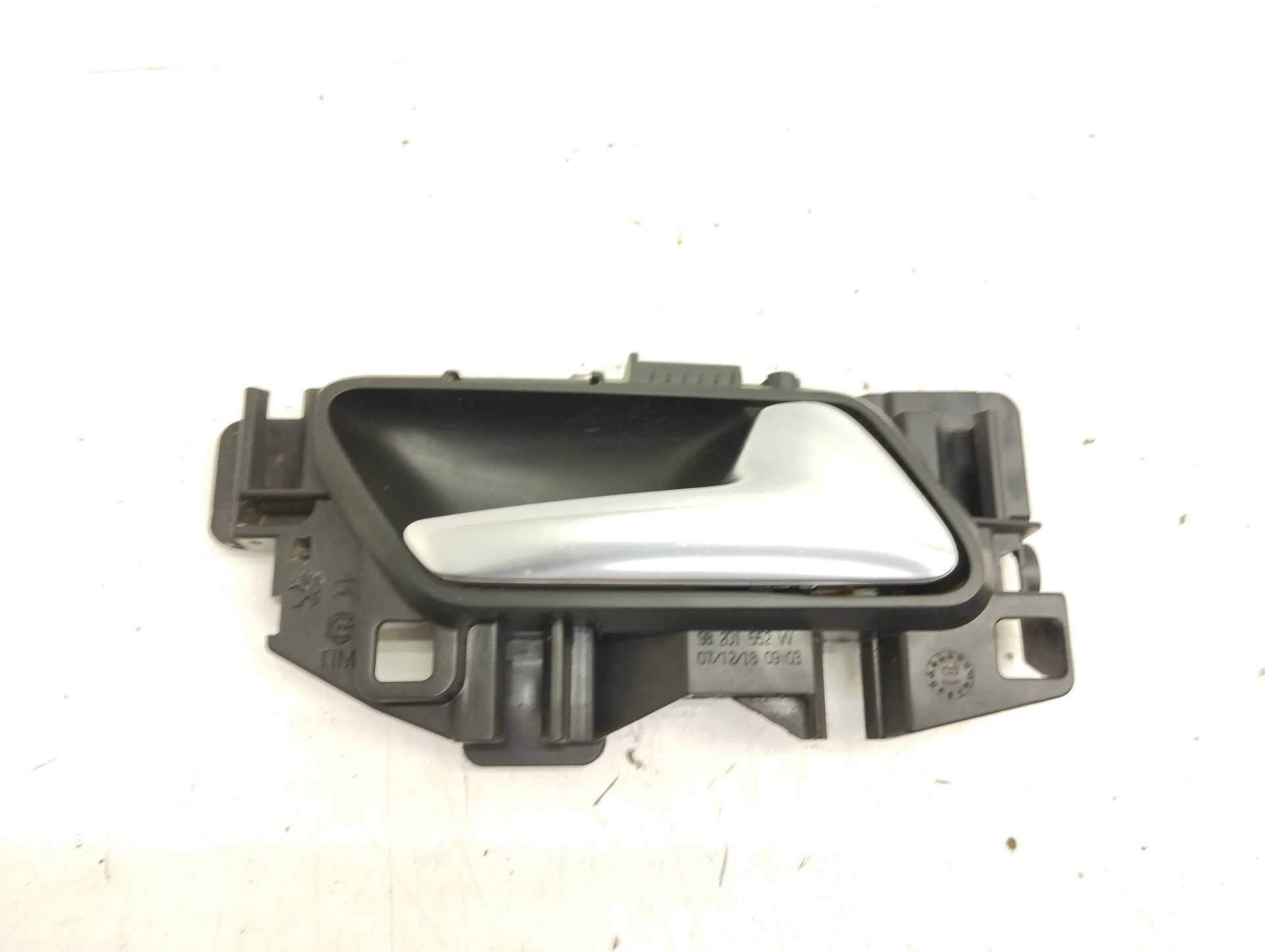 Recambio de maneta interior trasera derecha para peugeot 3008 active referencia OEM IAM 98201552VV  