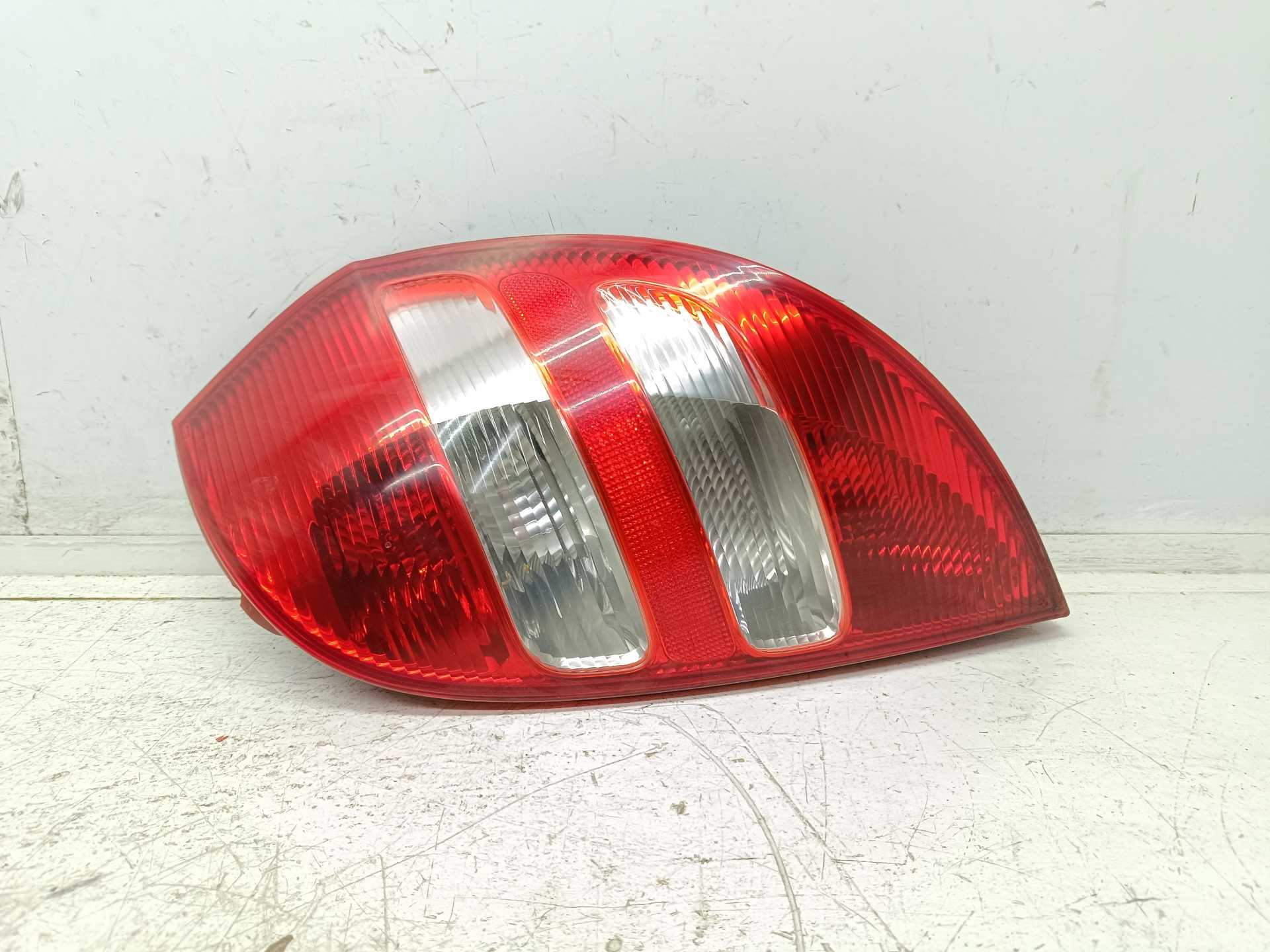 Recambio de piloto trasero derecho para mercedes-benz clase a (w169) 2.0 cdi cat referencia OEM IAM A1698200464R  