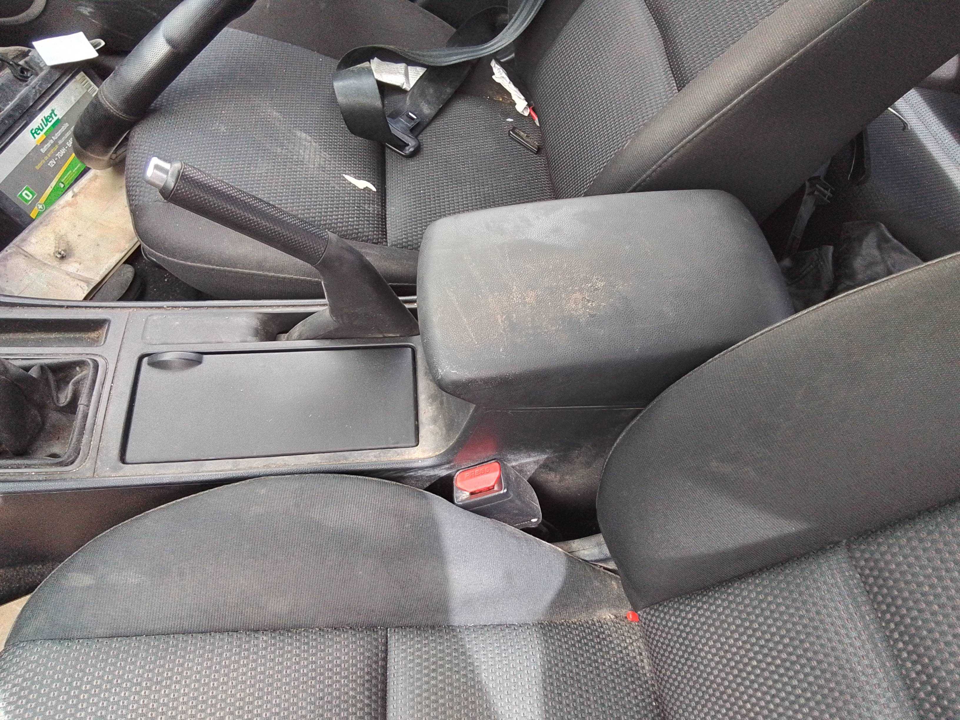 Recambio de apoyabrazos central para mazda 3 berlina (bk) 1.6 vvt active referencia OEM IAM   