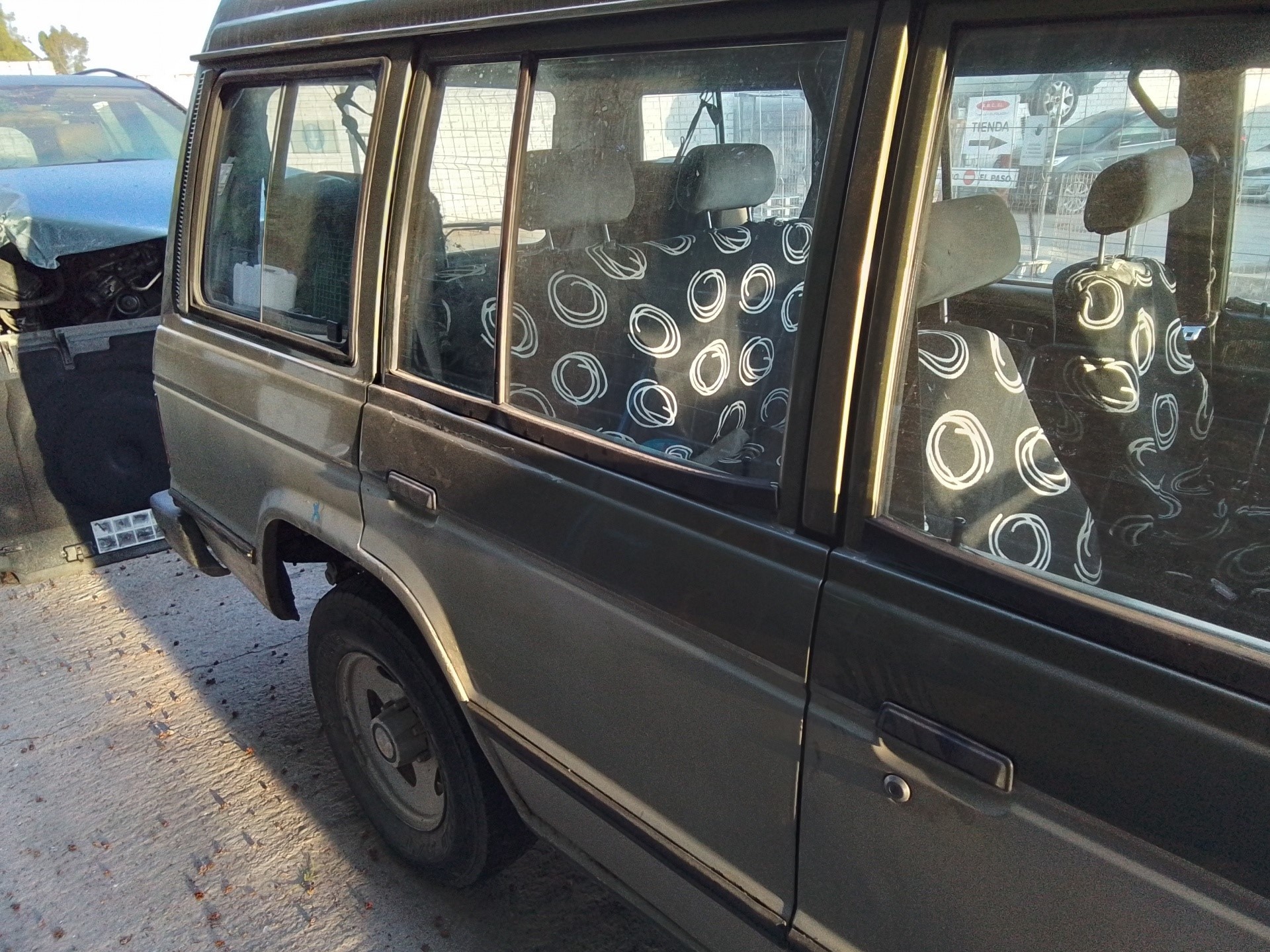 Recambio de puerta trasera derecha para mitsubishi pajero 2.3 diesel referencia OEM IAM   