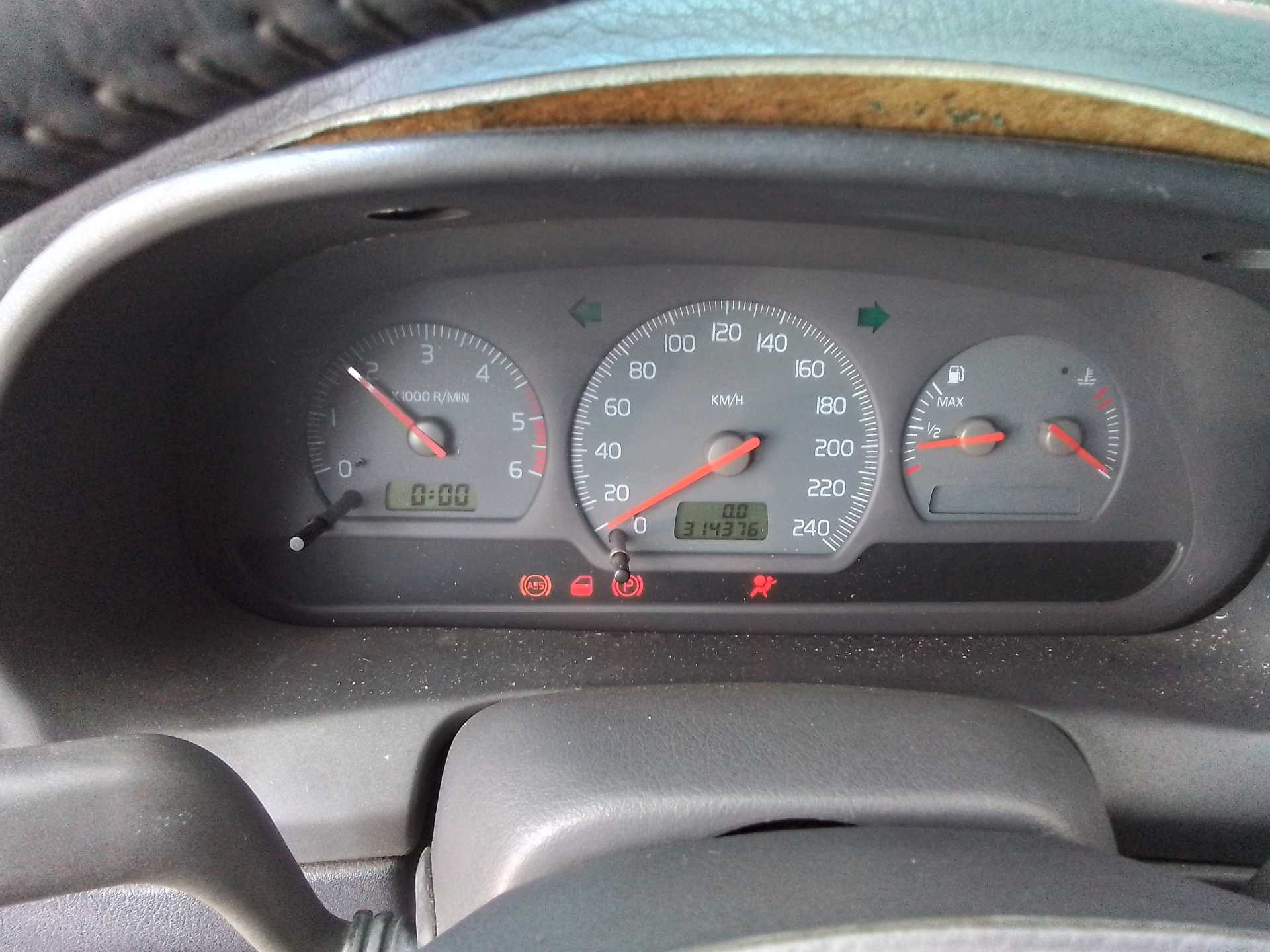 Recambio de cuadro instrumentos para volvo v40 familiar 1.9 d referencia OEM IAM   