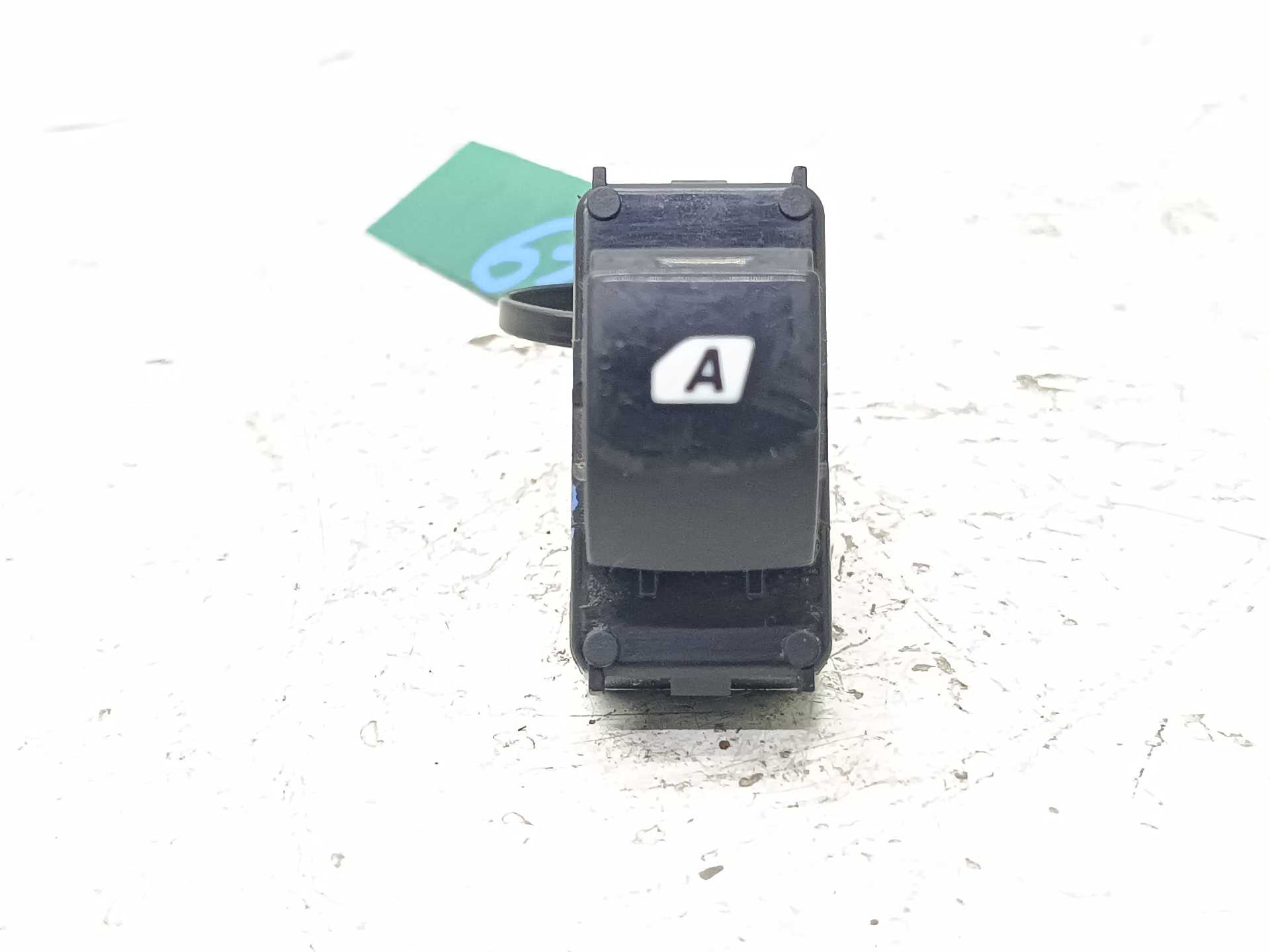 Recambio de mando elevalunas delantero izquierdo para citroën berlingo station wagon xtr referencia OEM IAM 6490HQ  