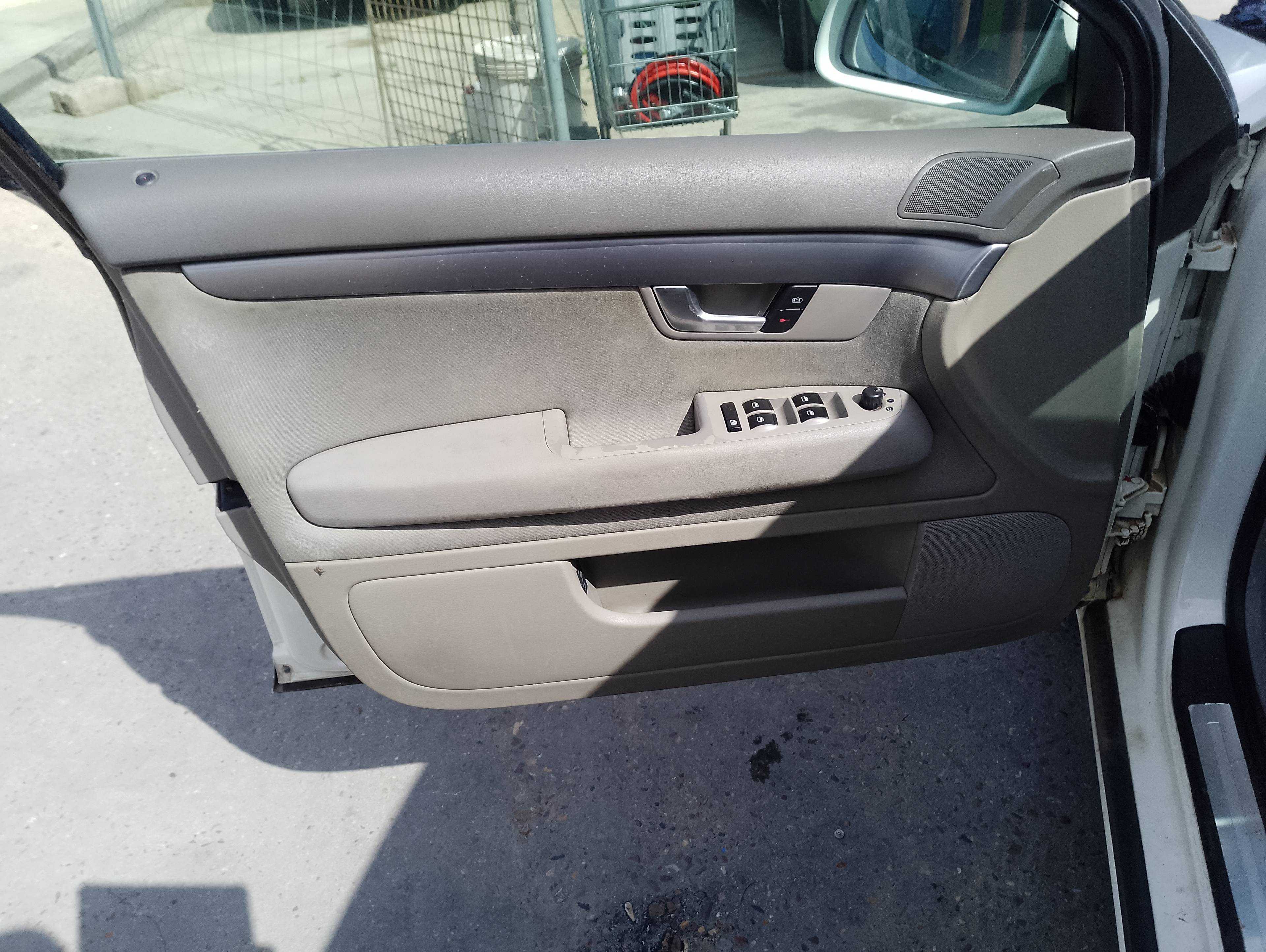 Recambio de guarnecido puerta delantera izquierda para audi a4 avant (8e) 2.0 tdi referencia OEM IAM   