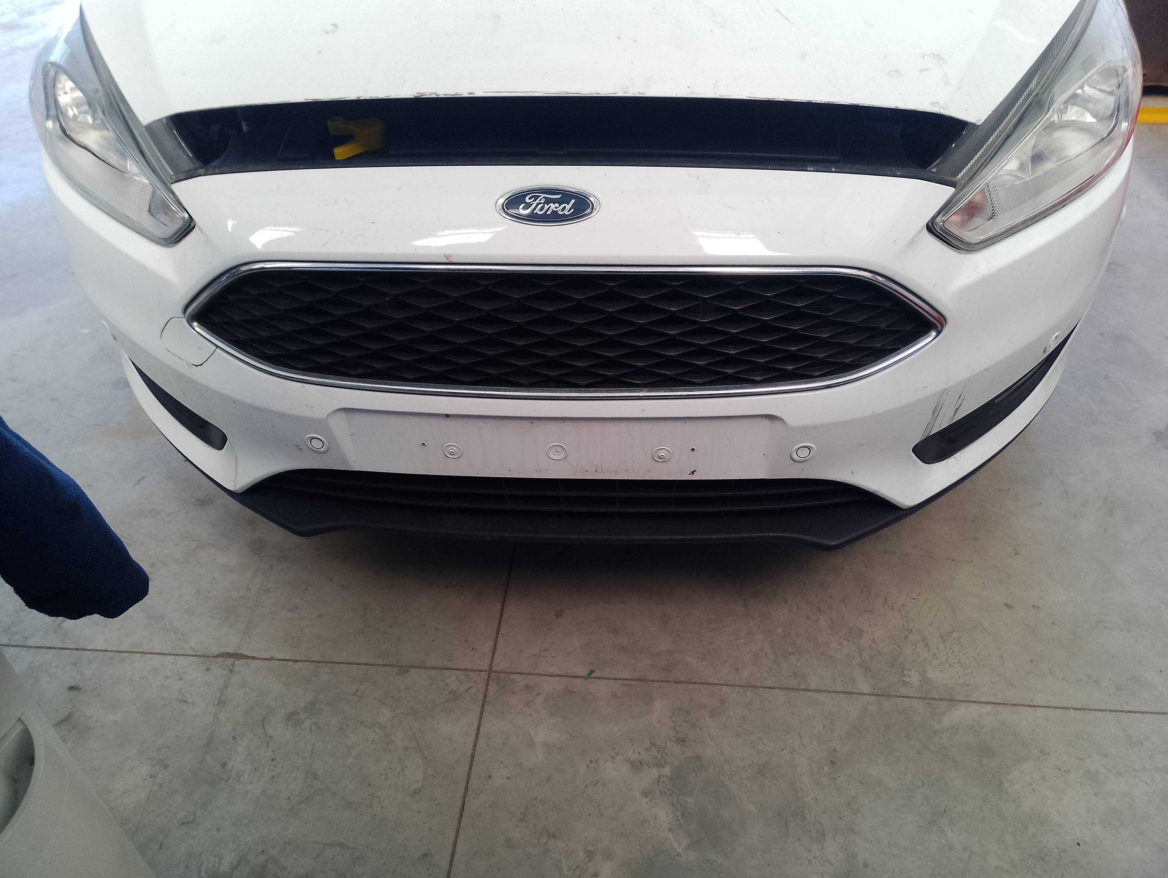Recambio de paragolpes delantero para ford focus lim. black&red referencia OEM IAM 2016512  