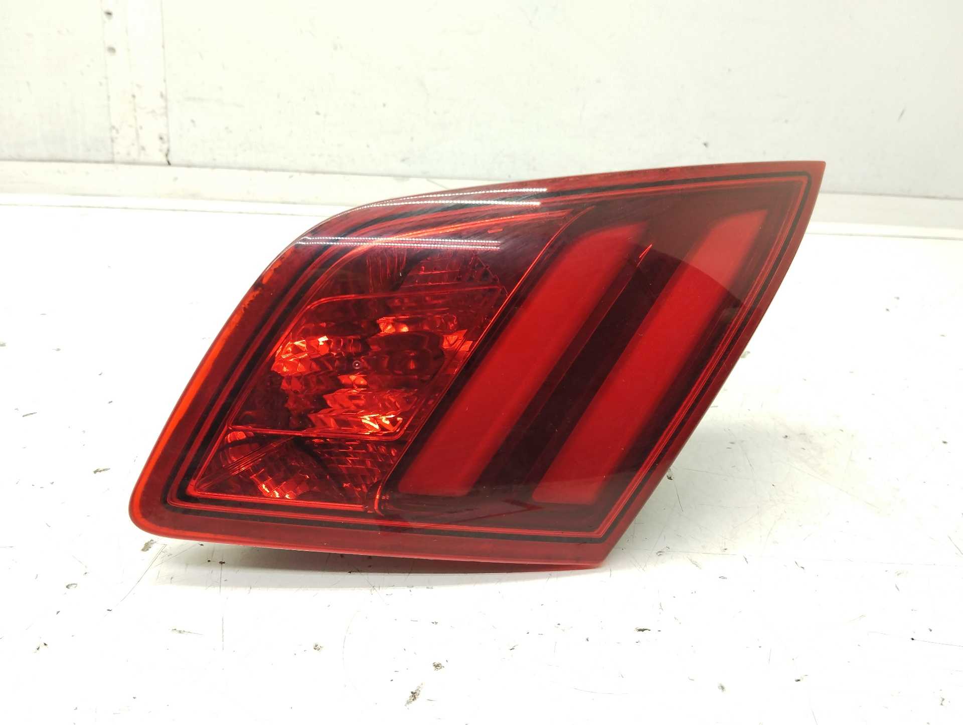 Recambio de piloto porton trasero derecho para peugeot 308 active referencia OEM IAM 9677818280 81260201 