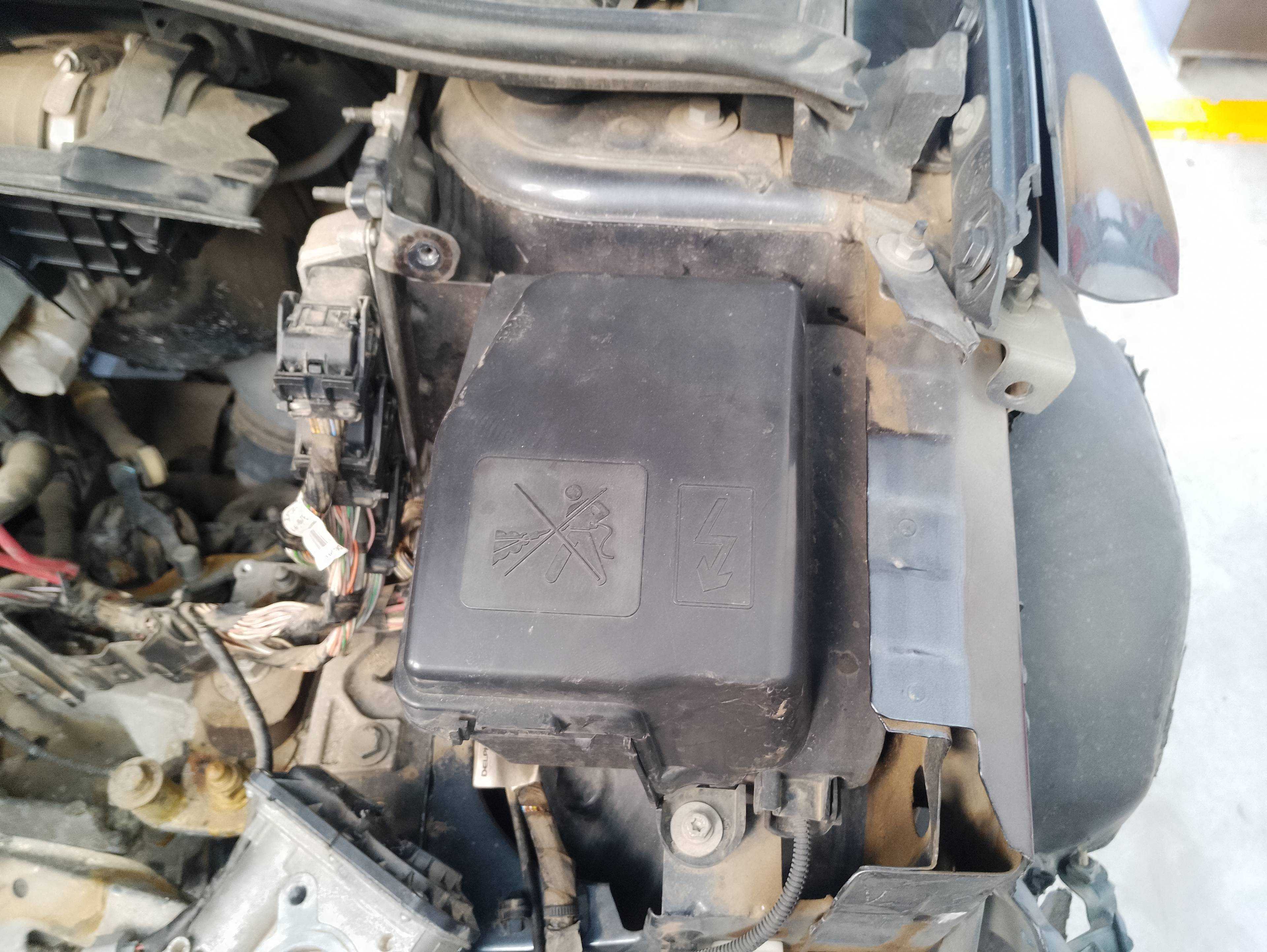 Recambio de caja reles / fusibles para renault clio iv 1.0 tce referencia OEM IAM   